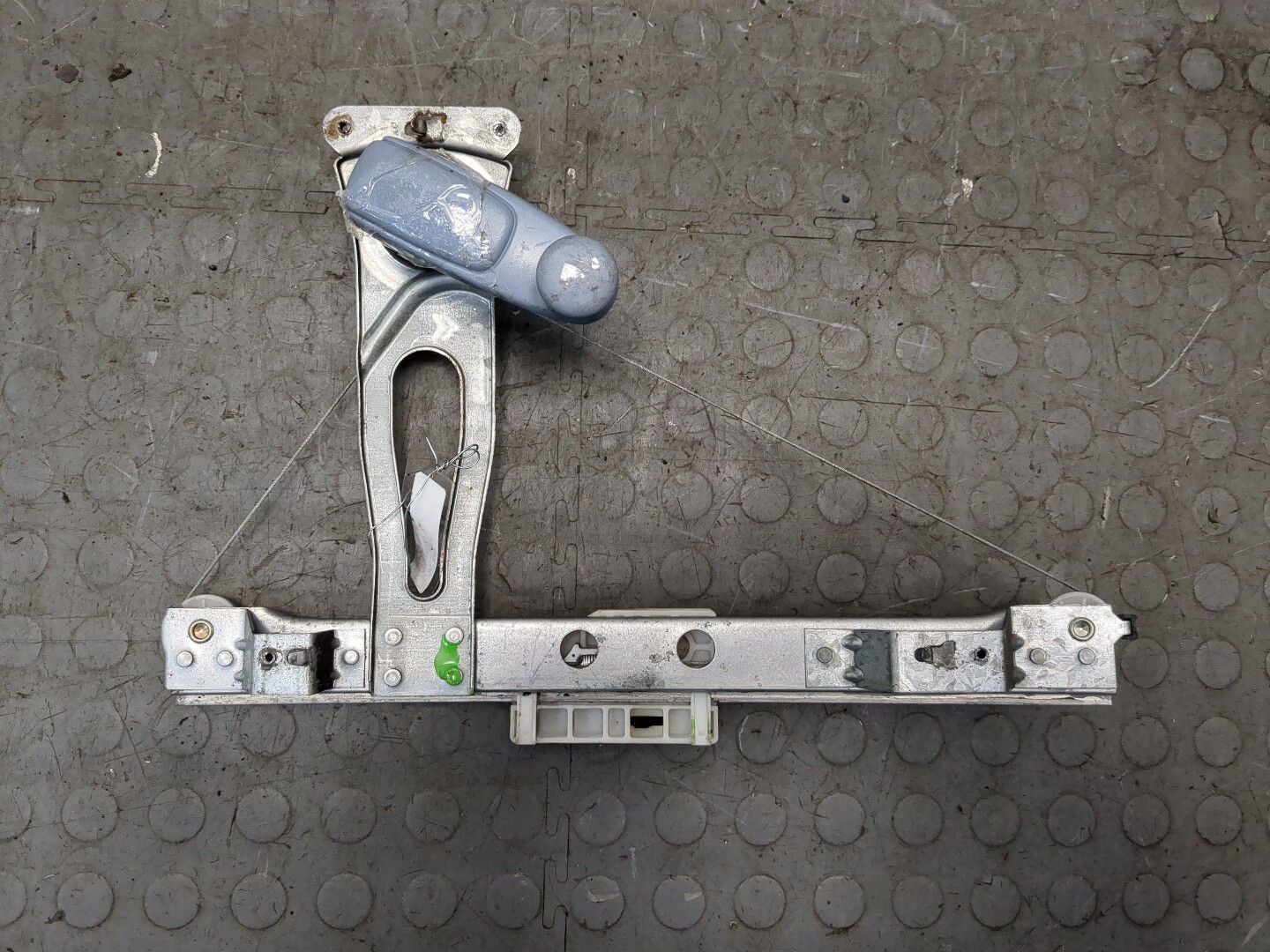 Стеклоподъемник механ. задний правый