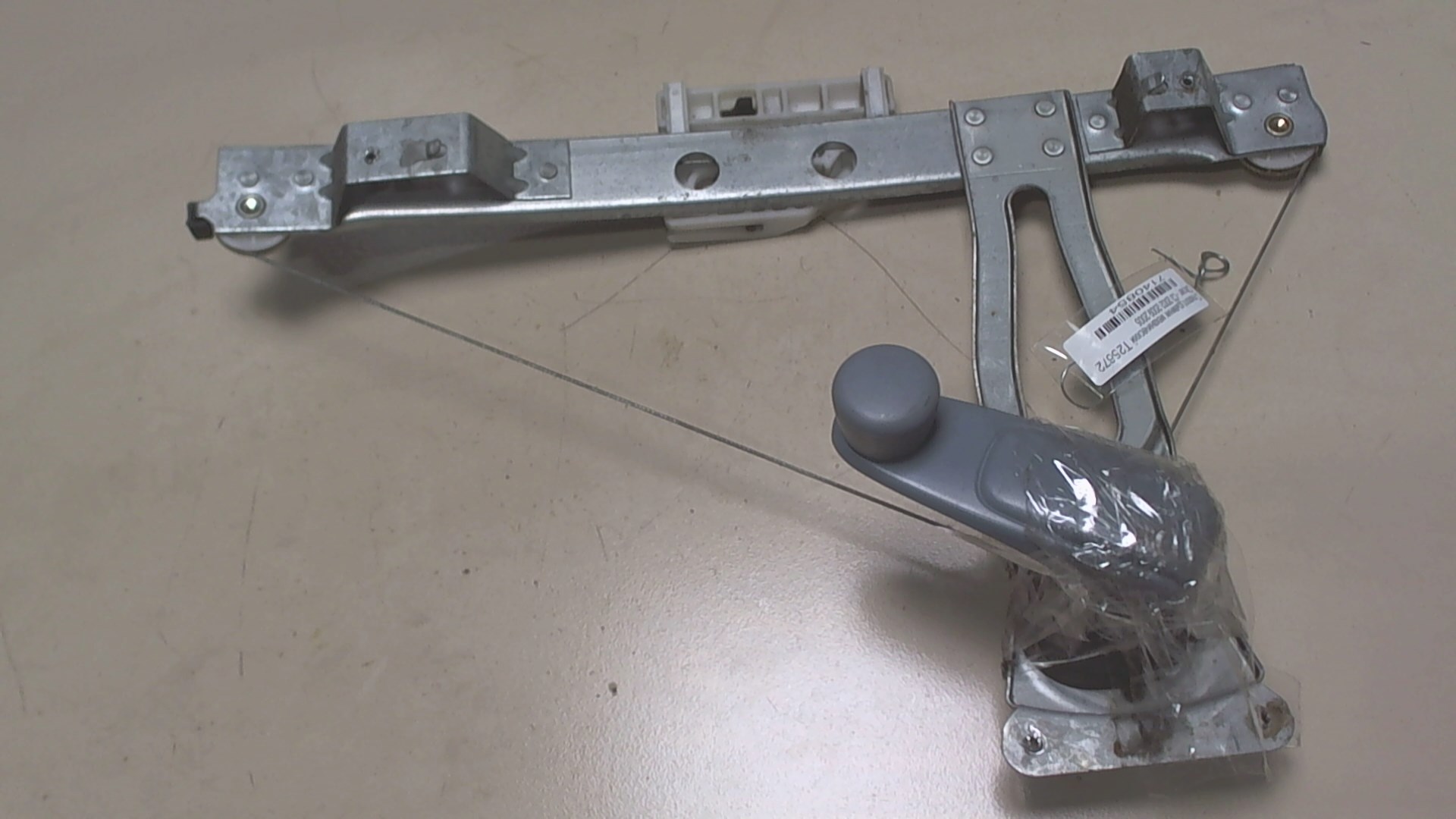 Стеклоподъемник механ. задний правый