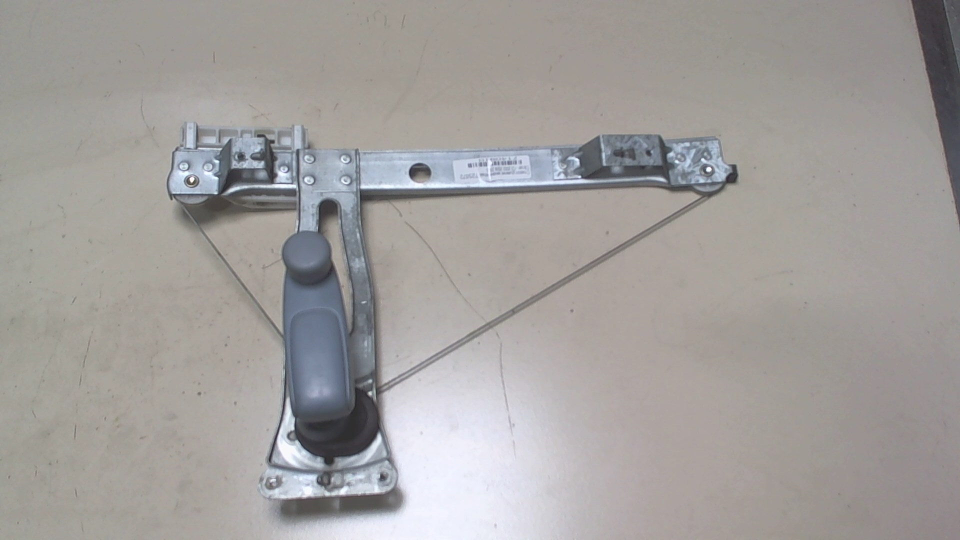 Стеклоподъемник механ. задний левый