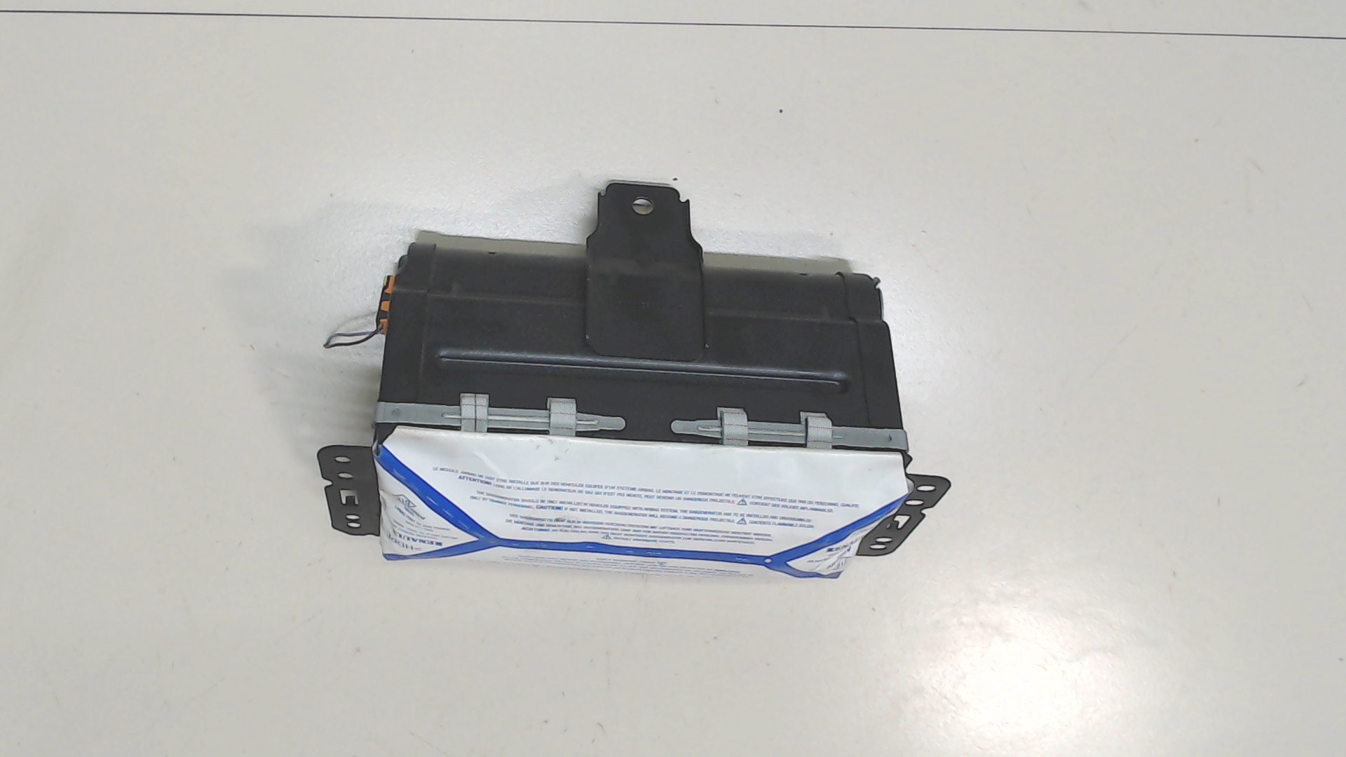 Подушка безопасности пассажирская (в торпедо)