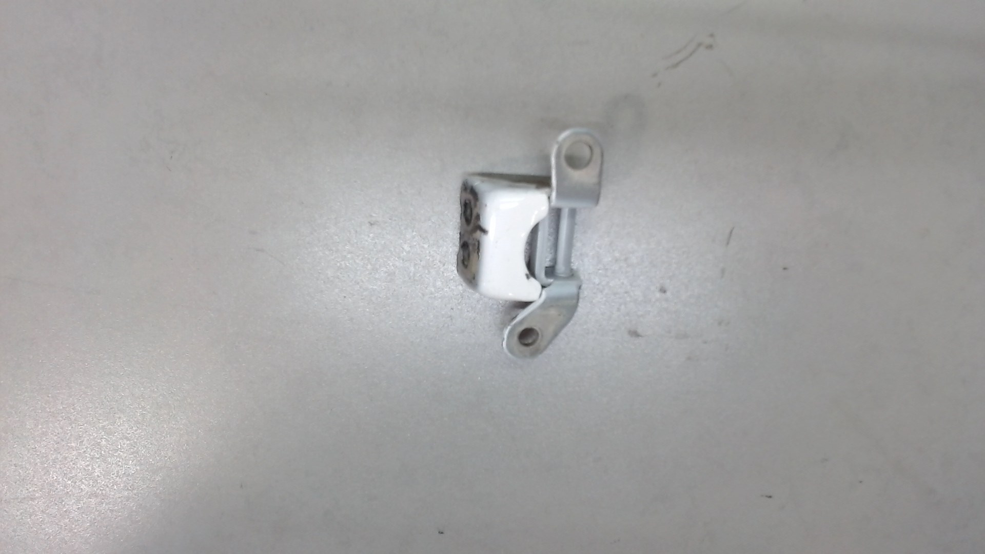 Петля двери