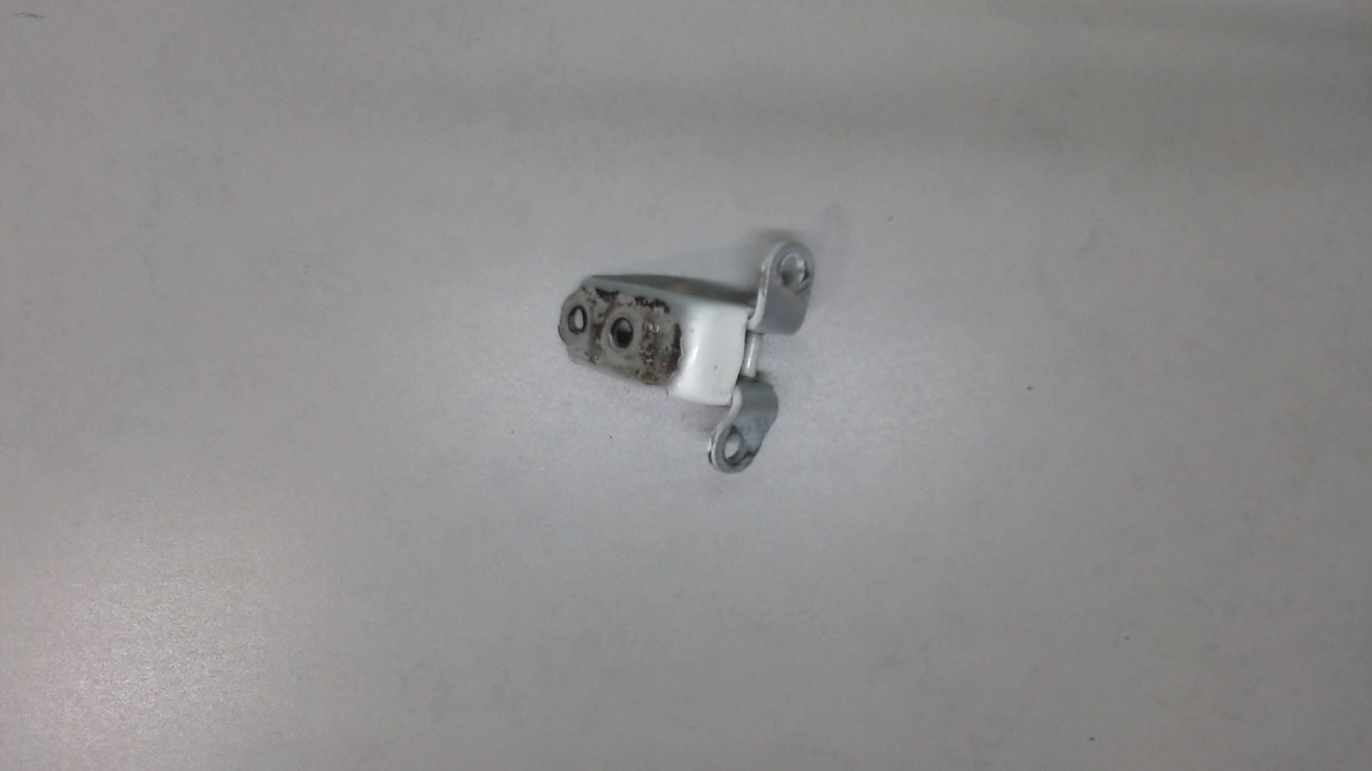 Петля двери