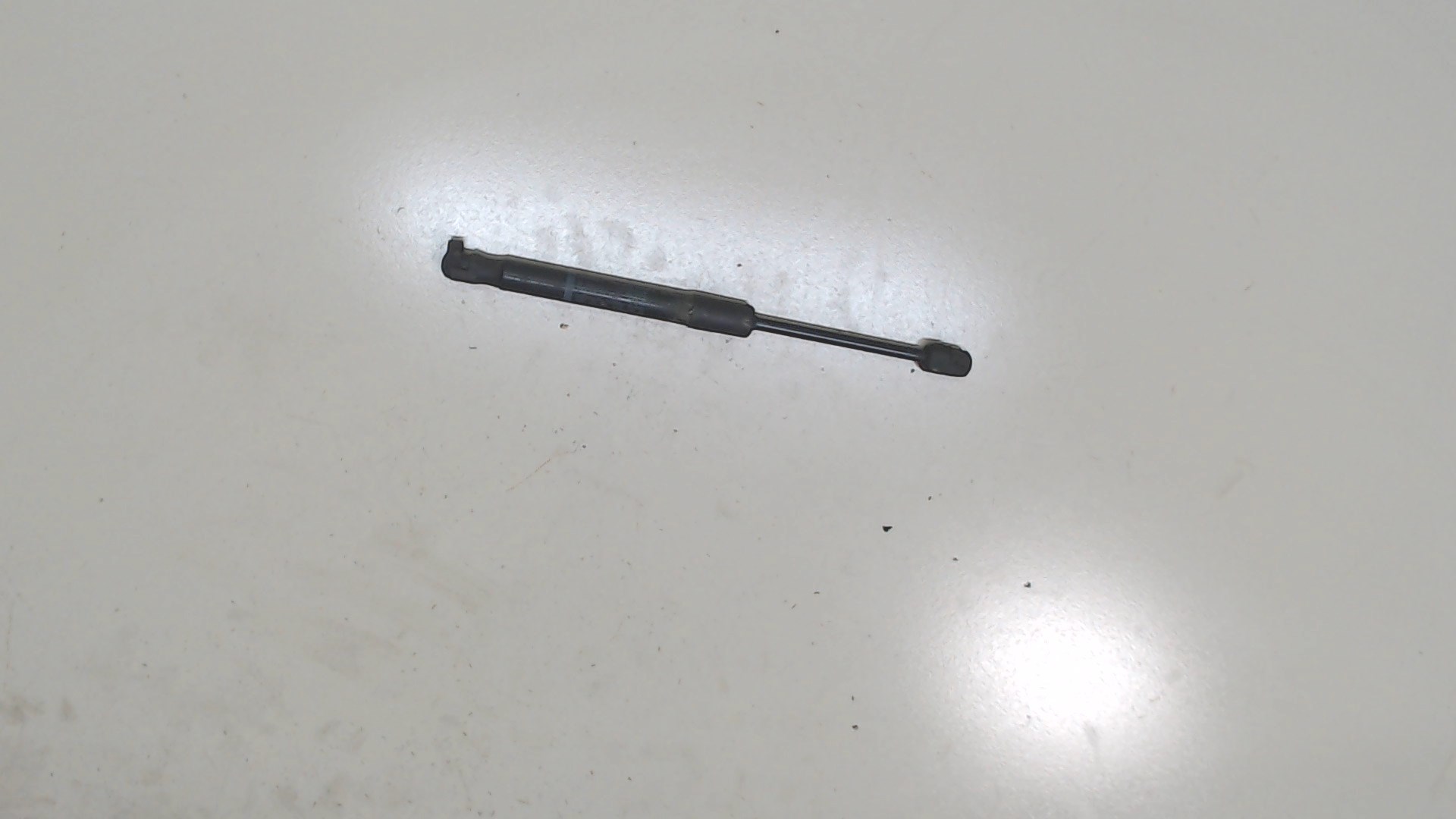 Амортизатор капота