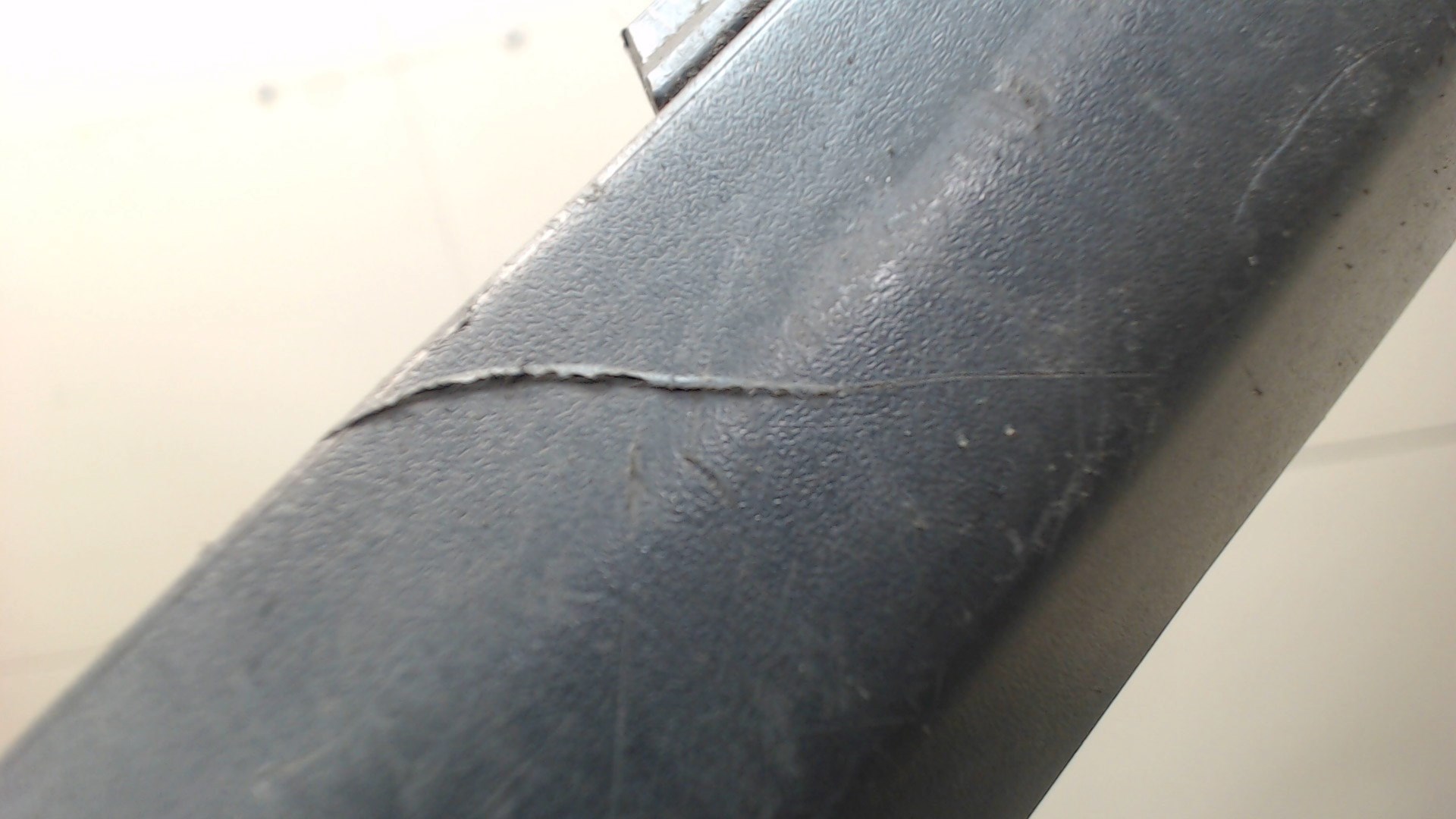 Молдинг заднего бампера