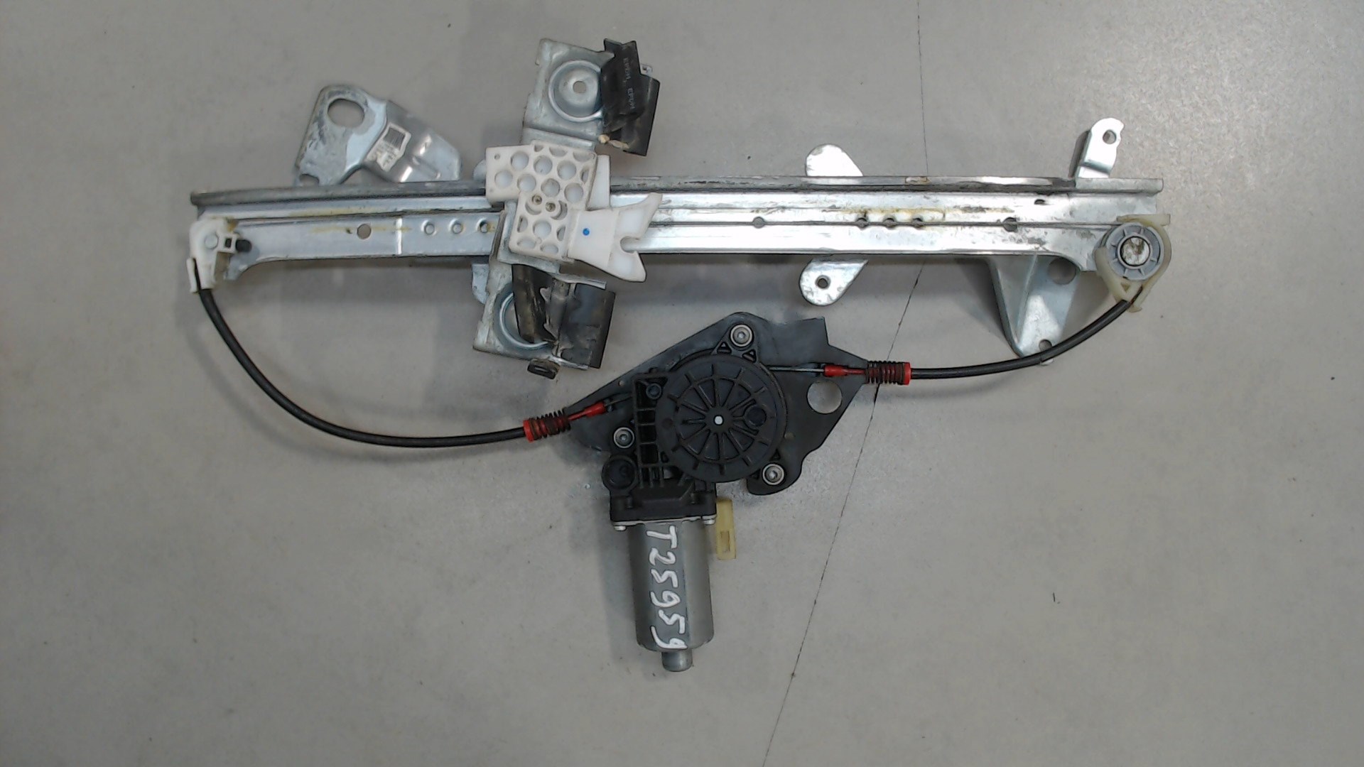 Стеклоподъемник электр. передний правый