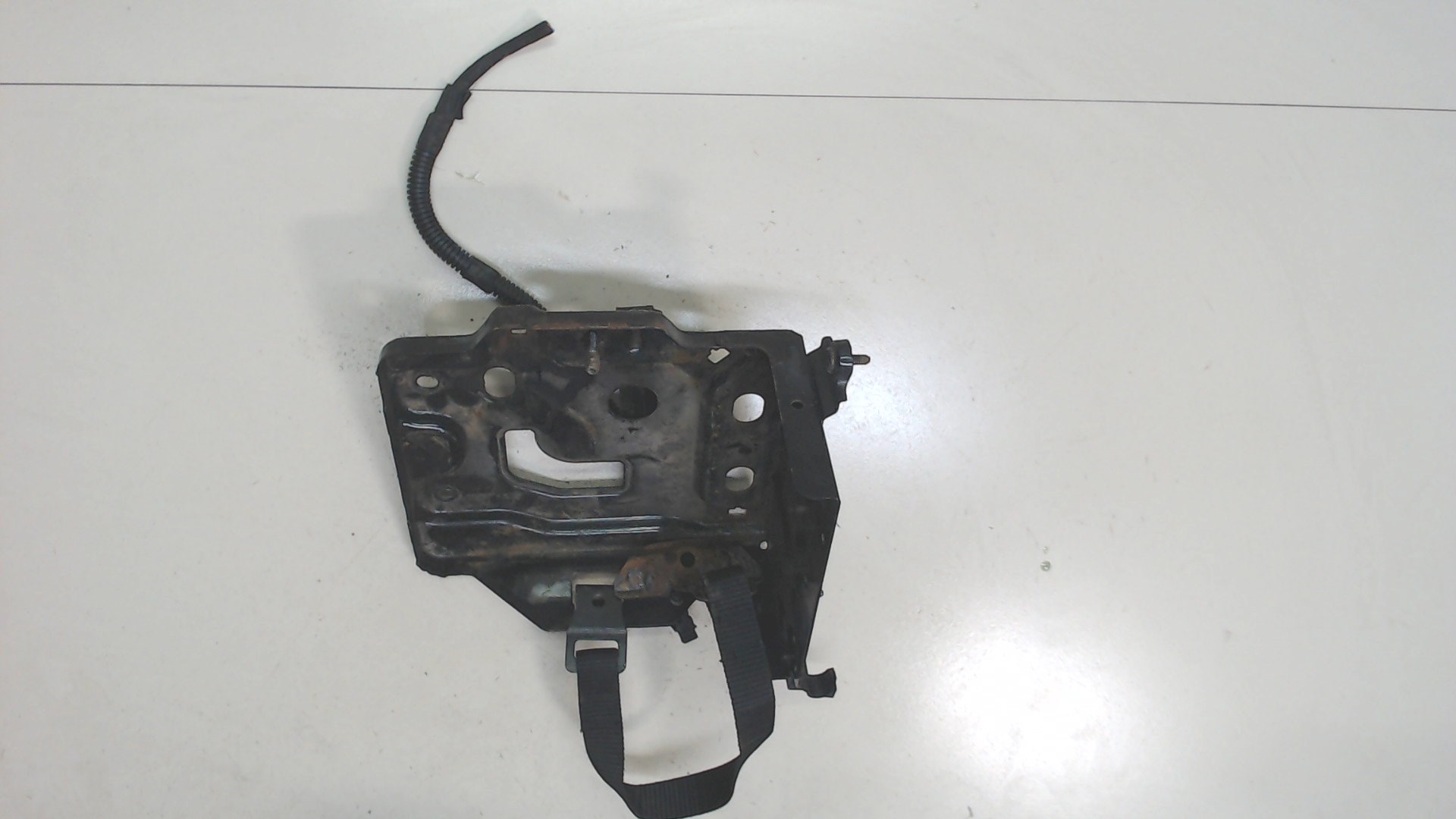 Площадка под аккумулятор (АКБ)