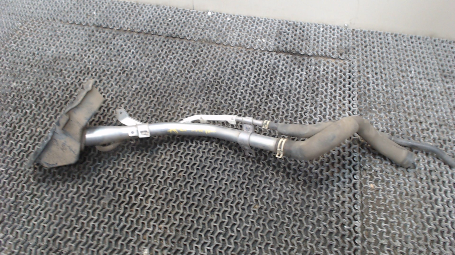 Горловина топливного бака