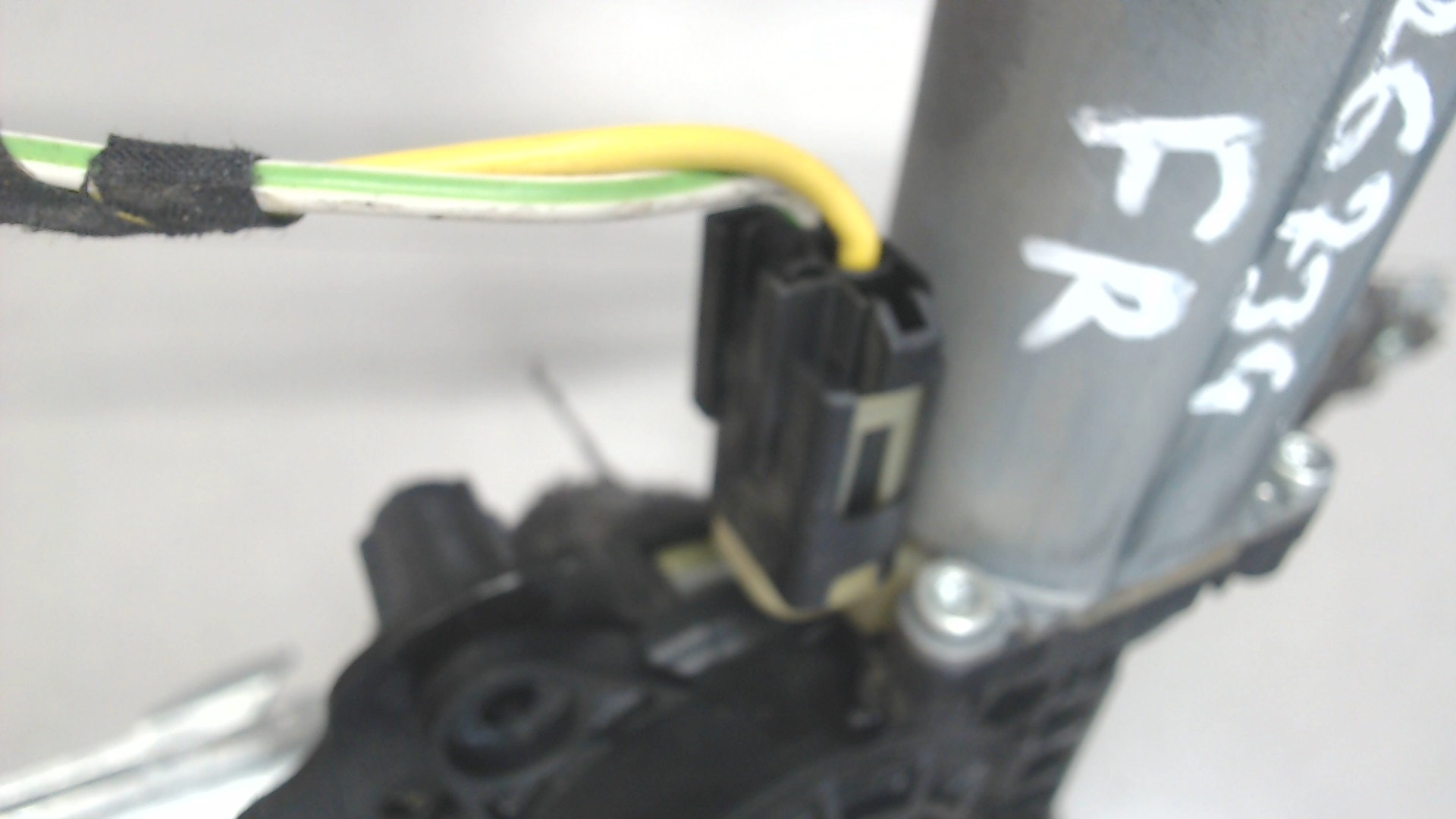 Стеклоподъемник электр. передний правый