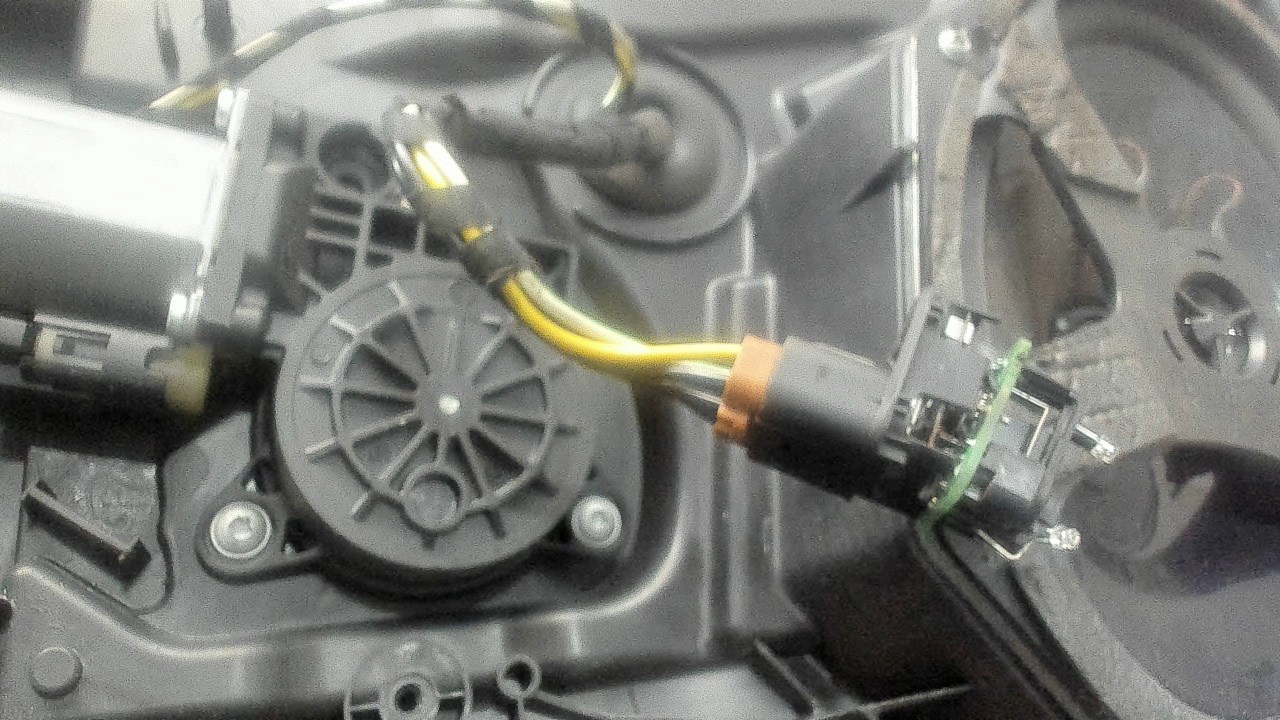 Стеклоподъемник электр. передний правый