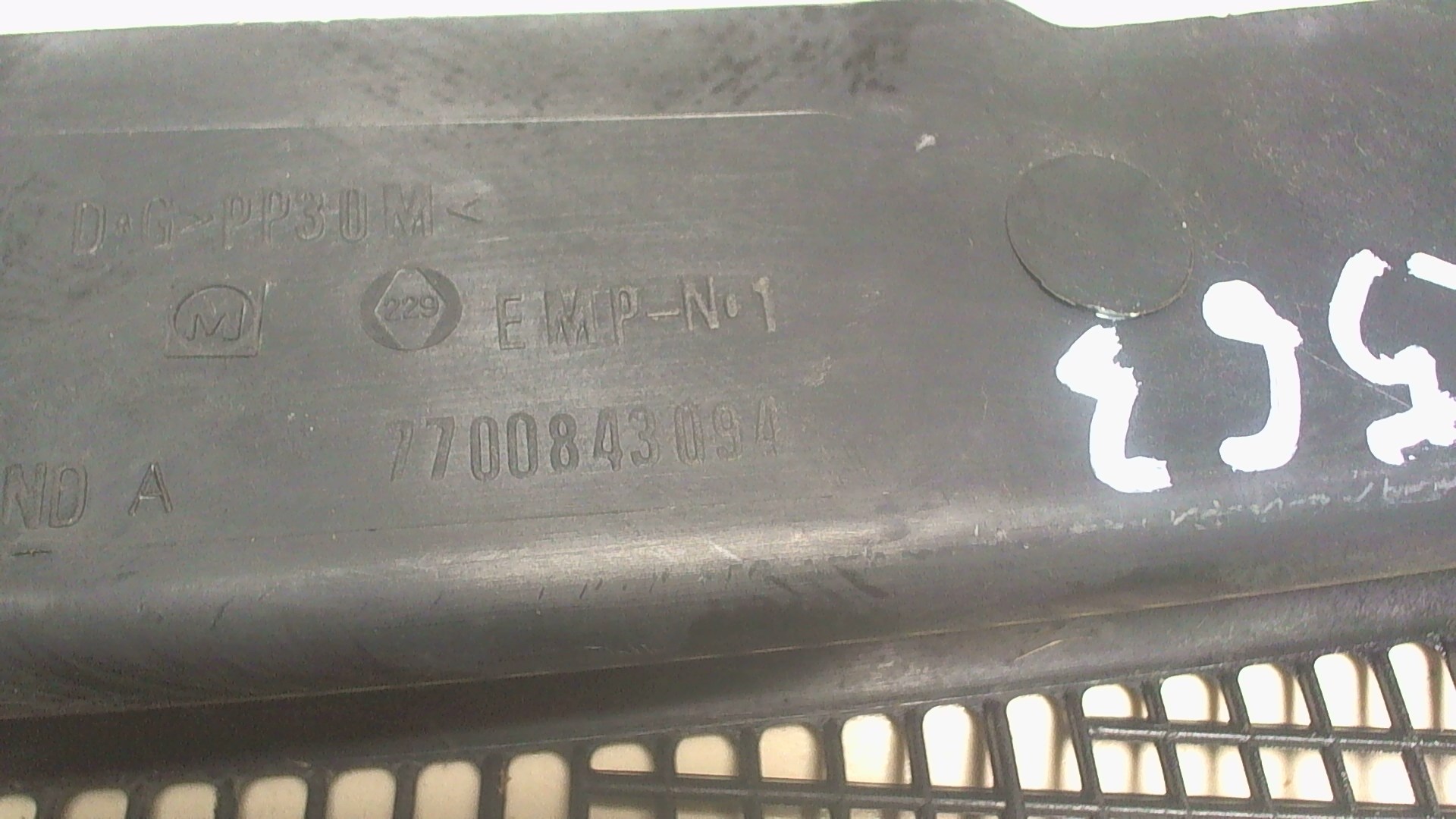 Решетка стеклоочистителей (Жабо)