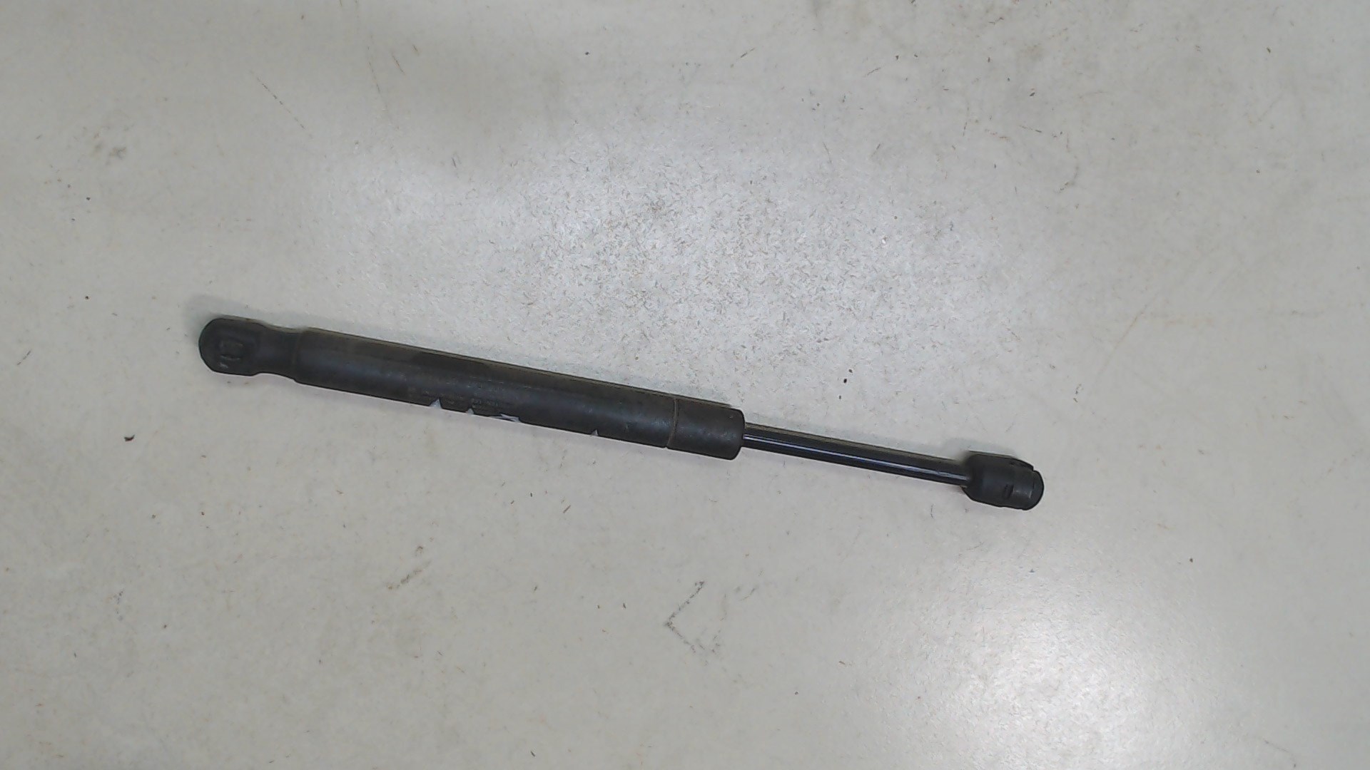 Амортизатор крышки багажника