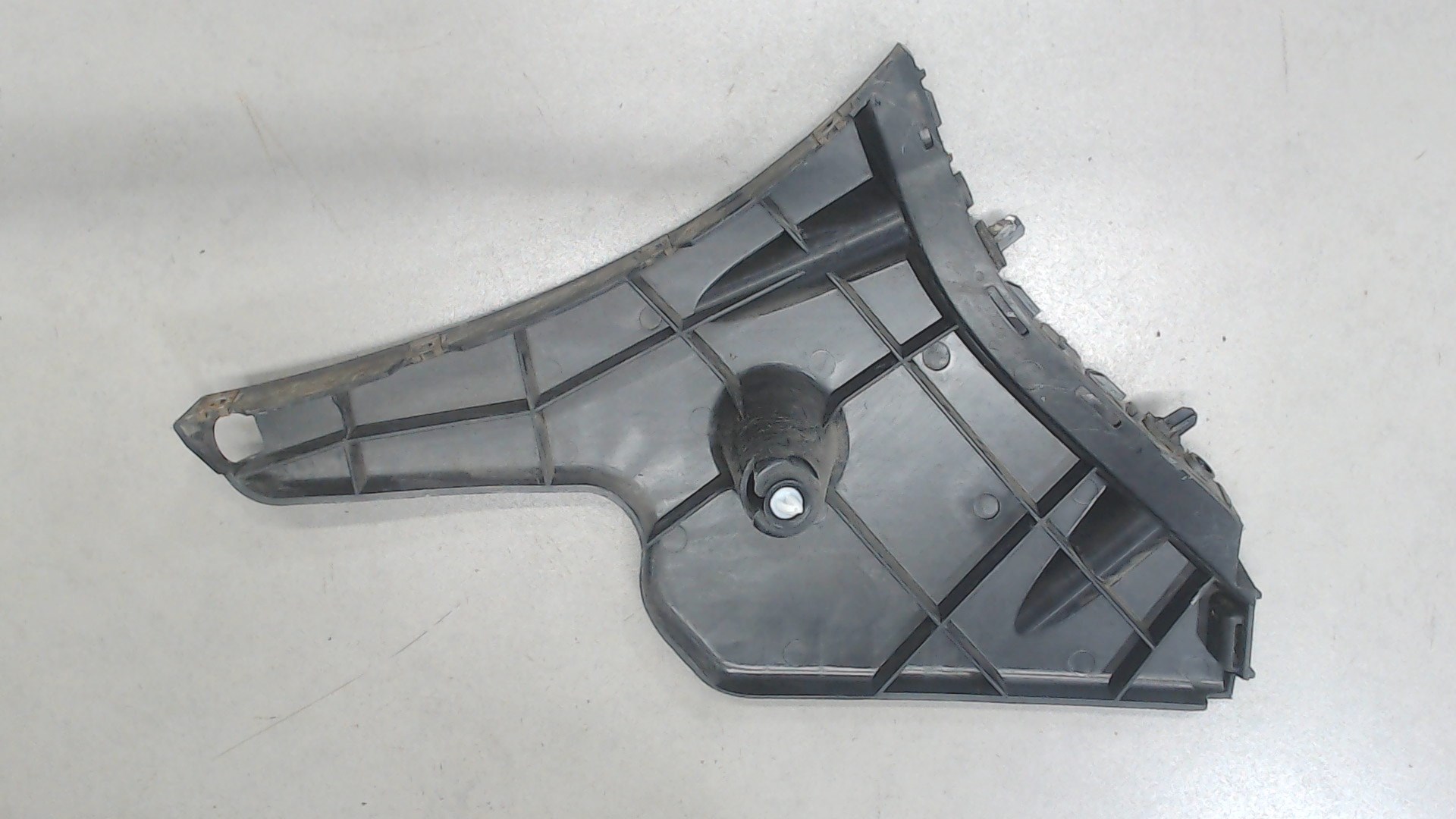 Кронштейн заднего бампера правый