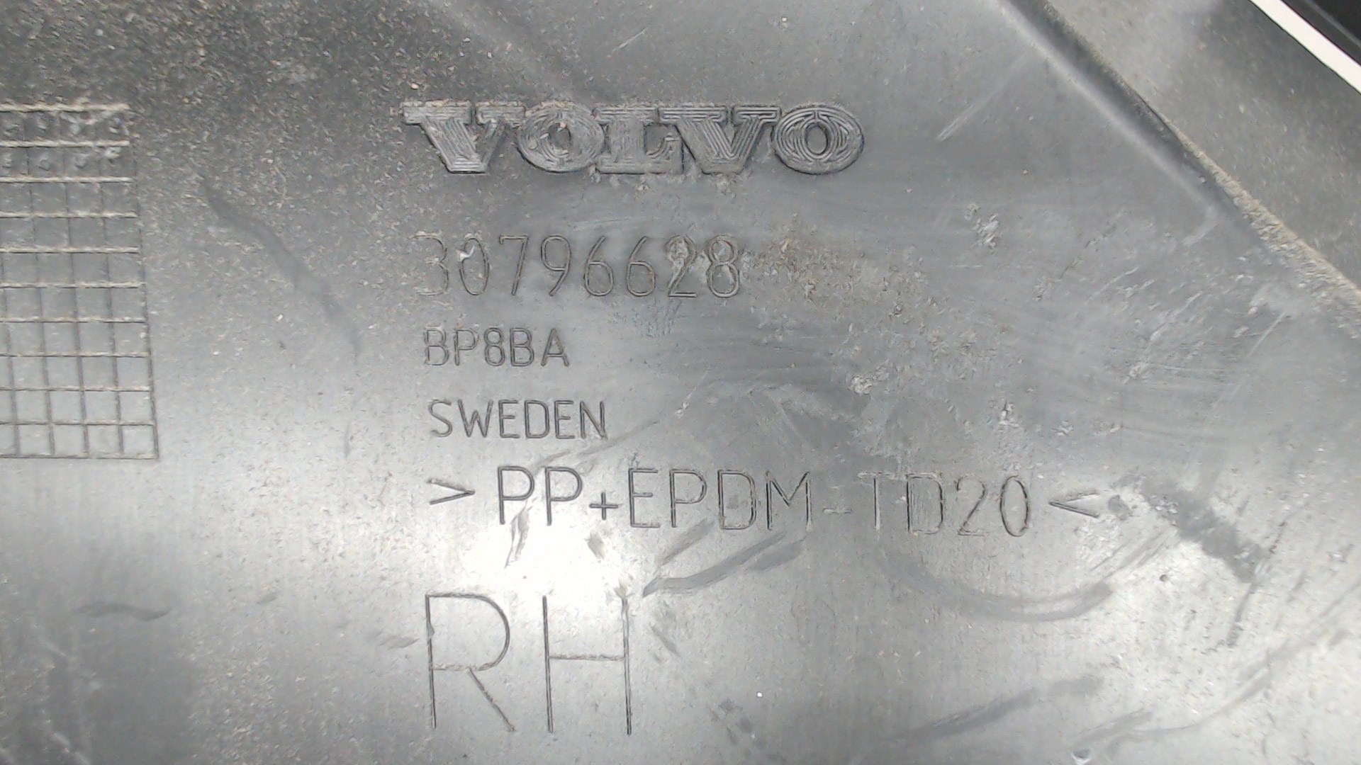 Кронштейн заднего бампера правый