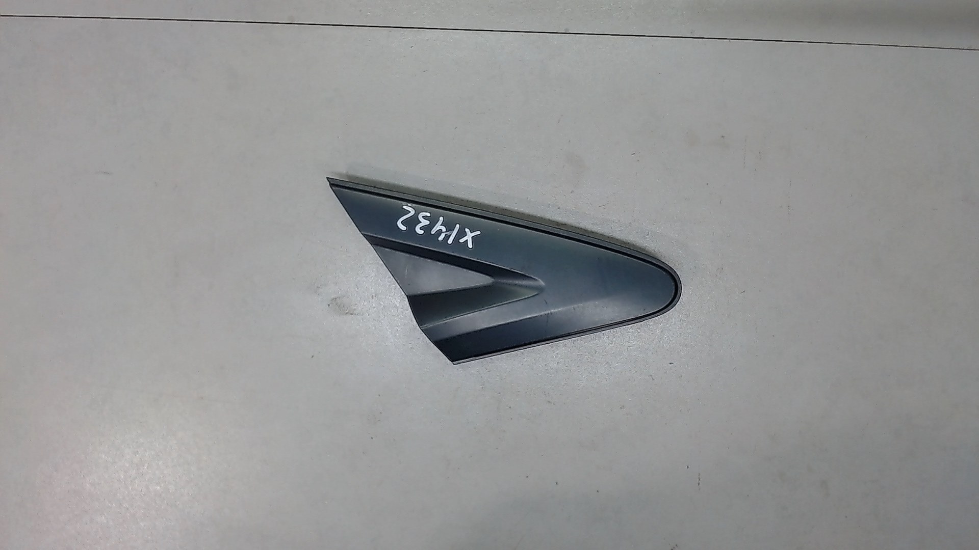 Накладка переднего крыла правого