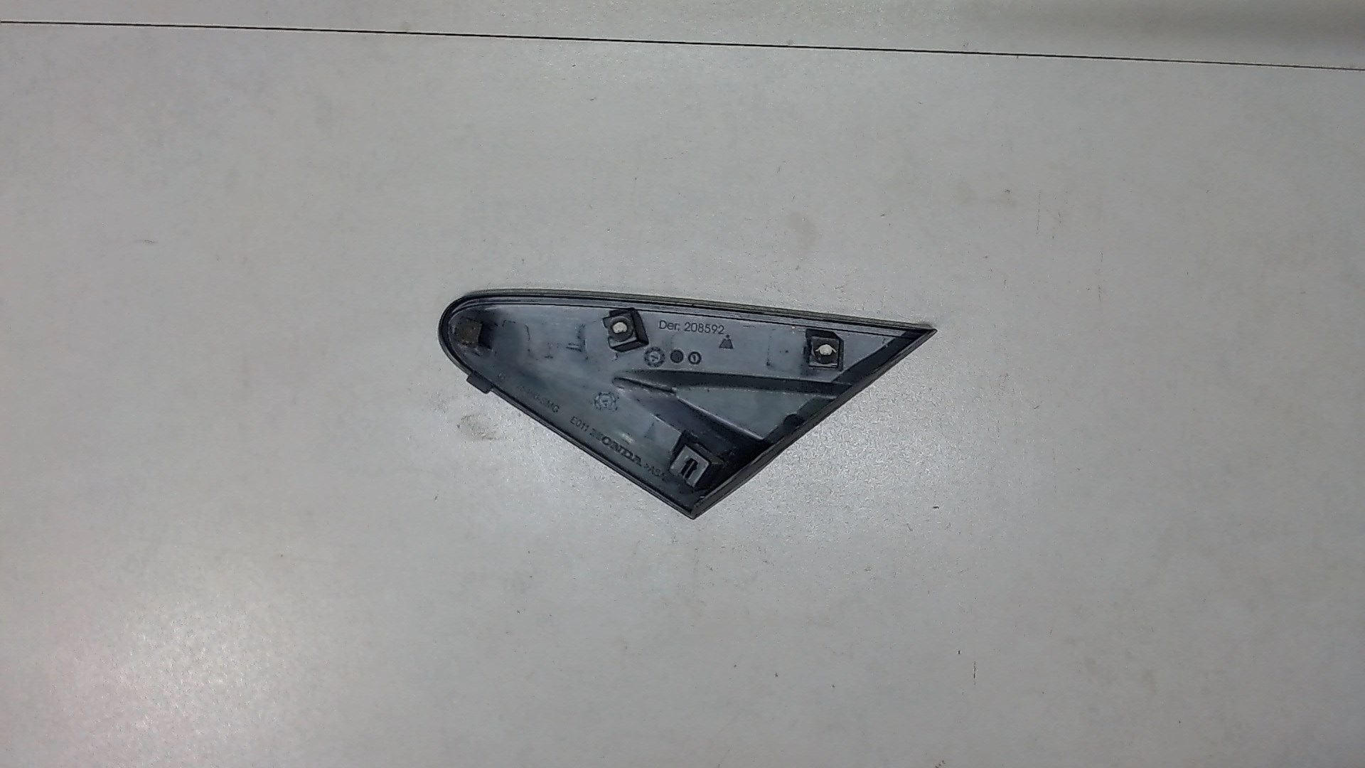 Накладка переднего крыла правого