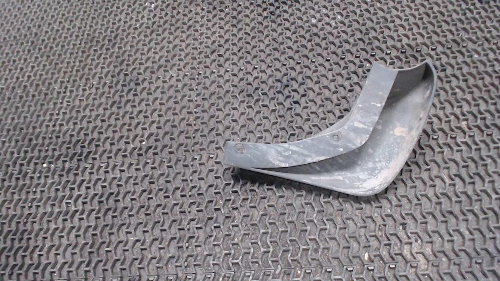 Брызговик задний правый