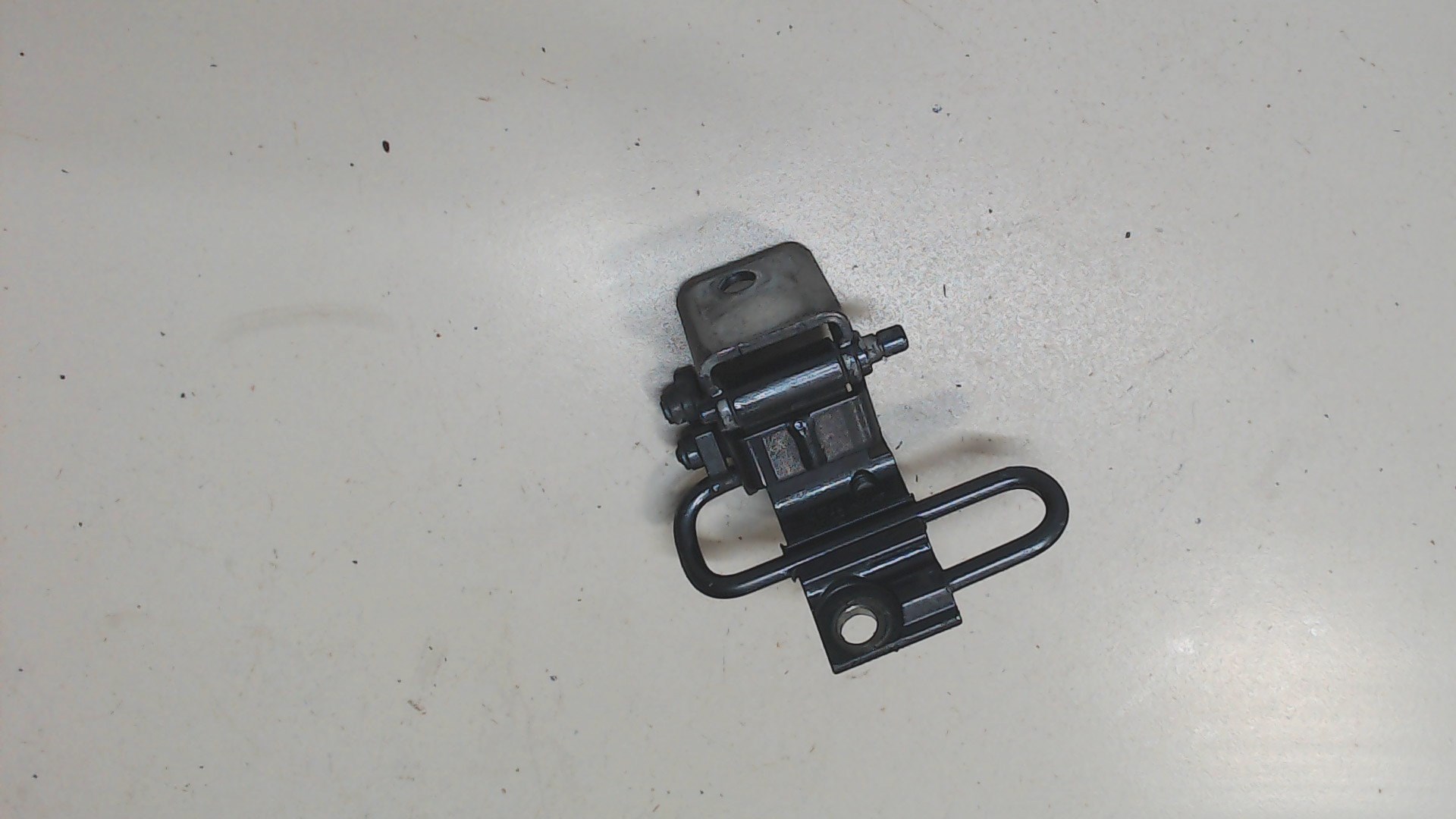 Петля двери