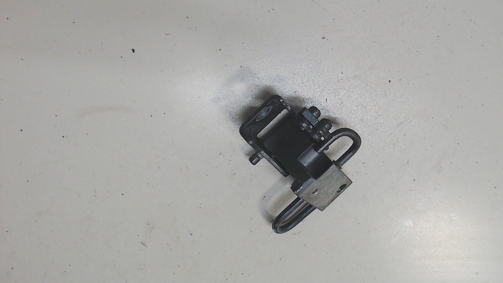 Петля двери