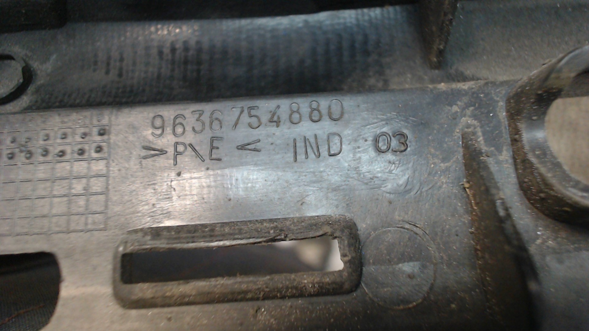 Кронштейн заднего бампера