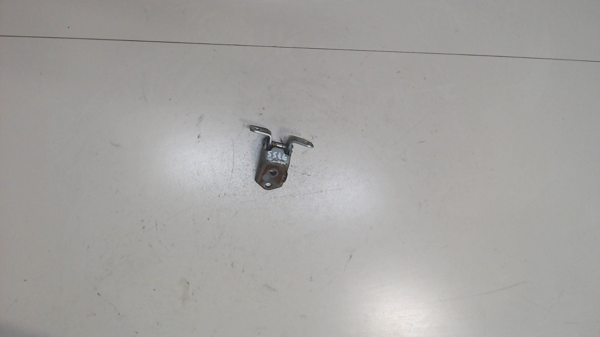 Петля двери