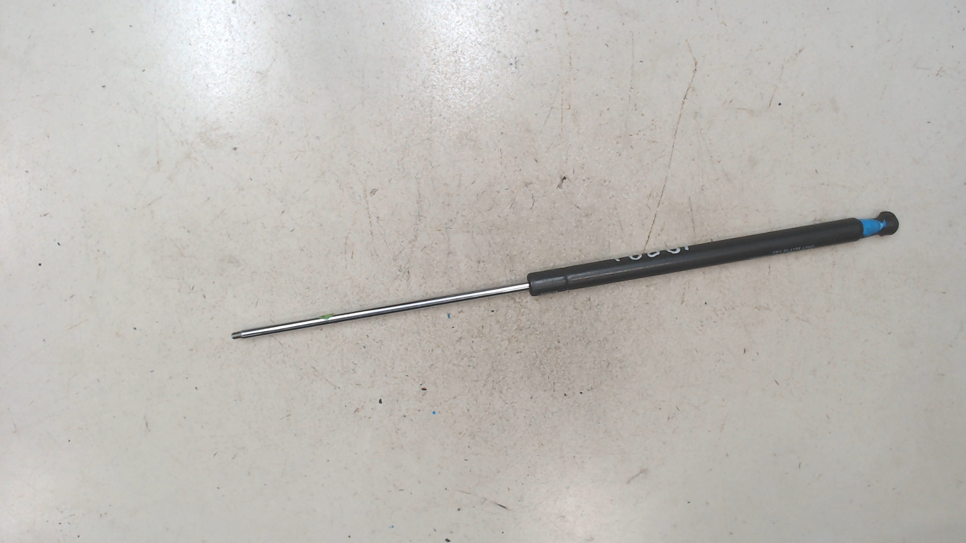 Амортизатор крышки багажника