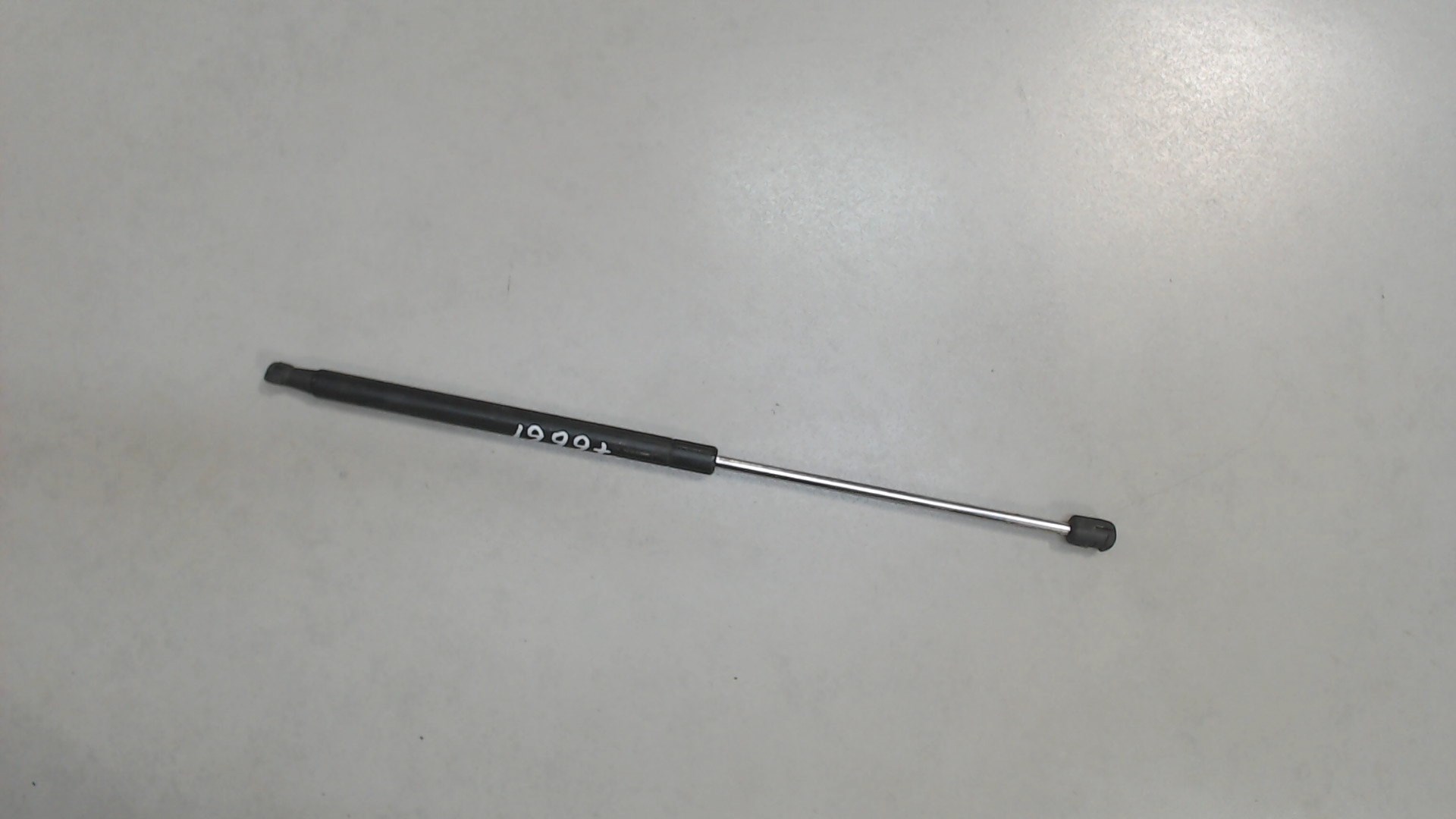 Амортизатор крышки багажника