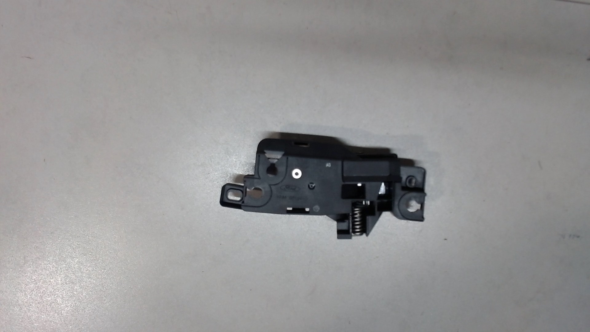 Ручка двери передней внутренняя левая