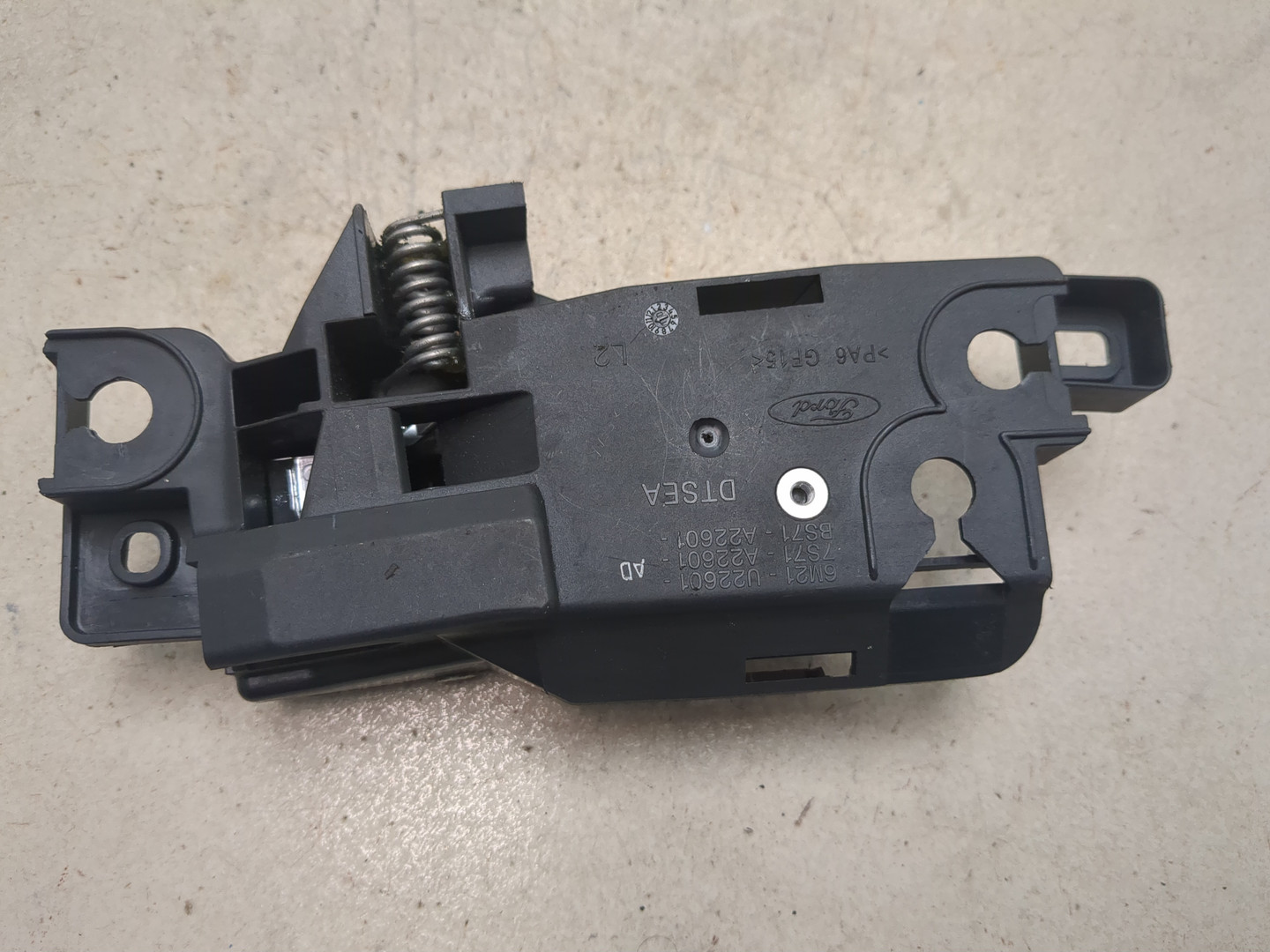 Ручка двери передней внутренняя левая