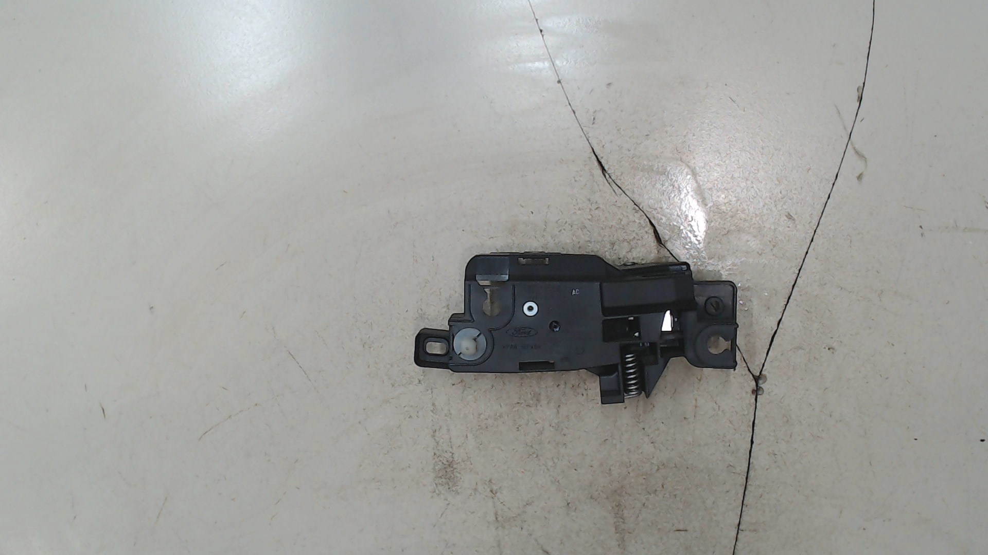 Ручка двери передней внутренняя левая