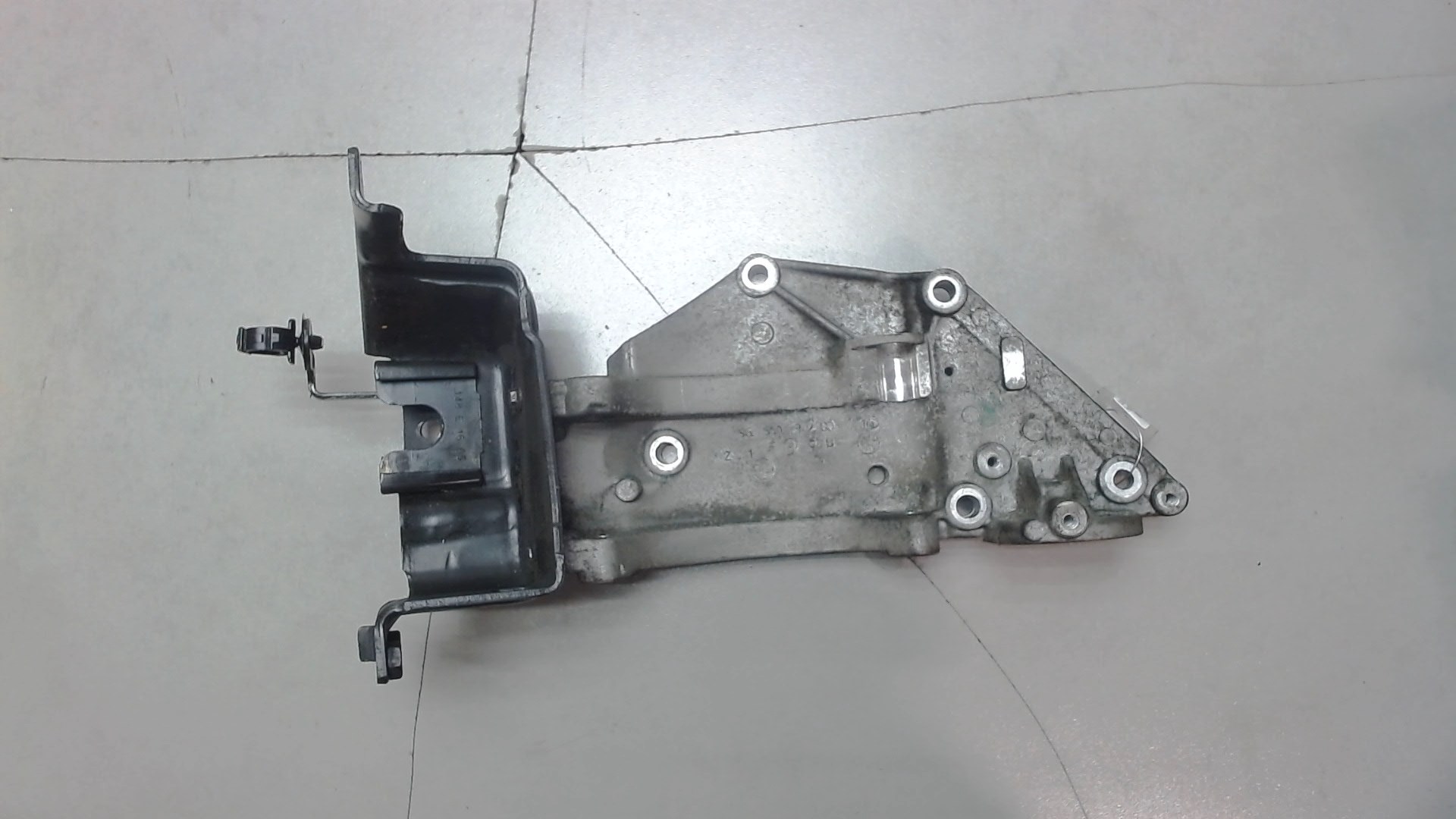 Кронштейн генератора