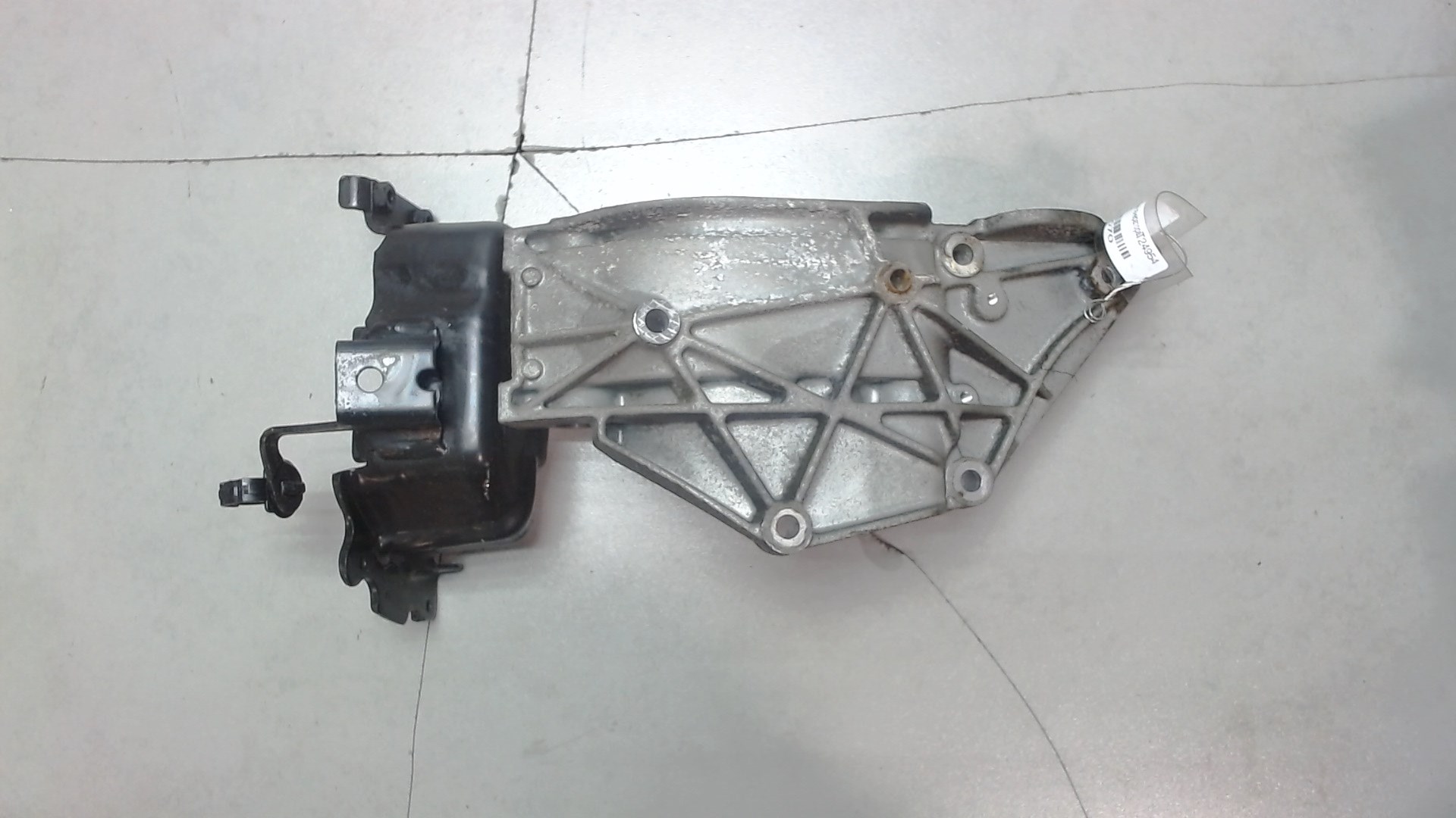 Кронштейн генератора