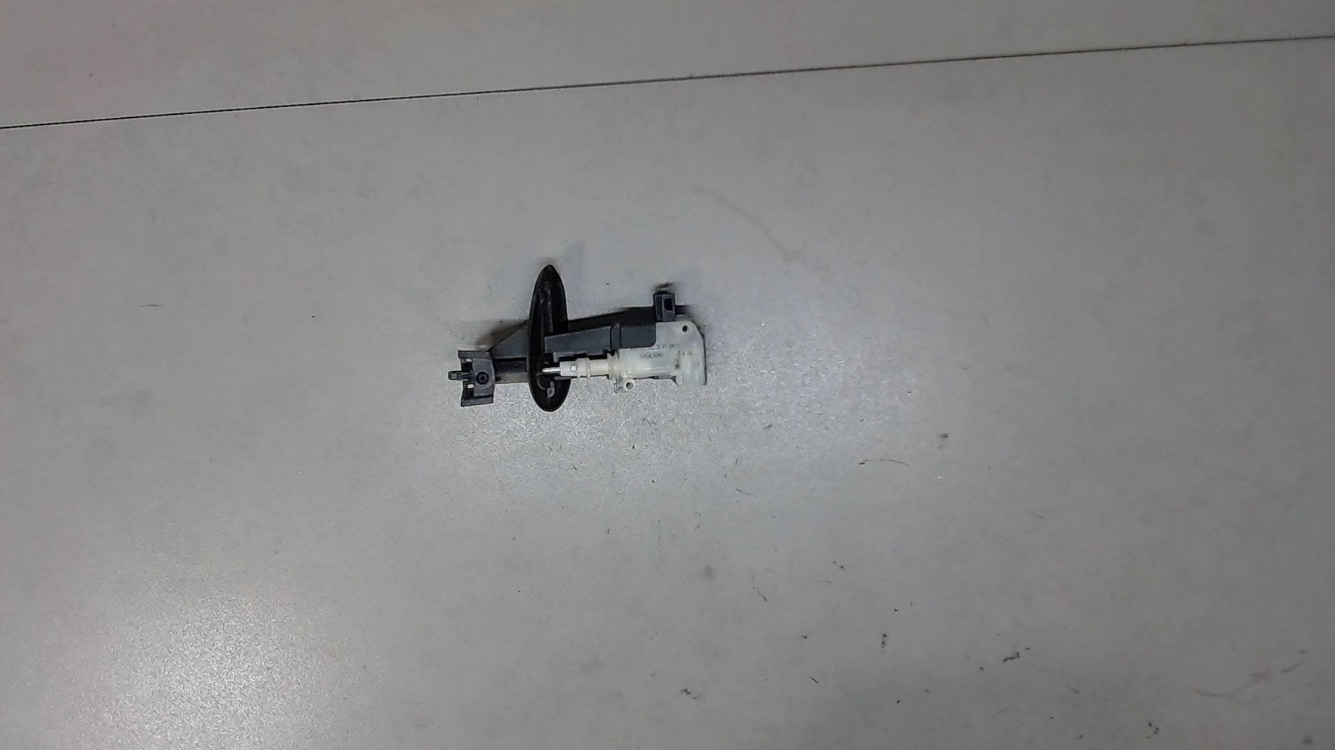 Активатор замка крышки бензобака