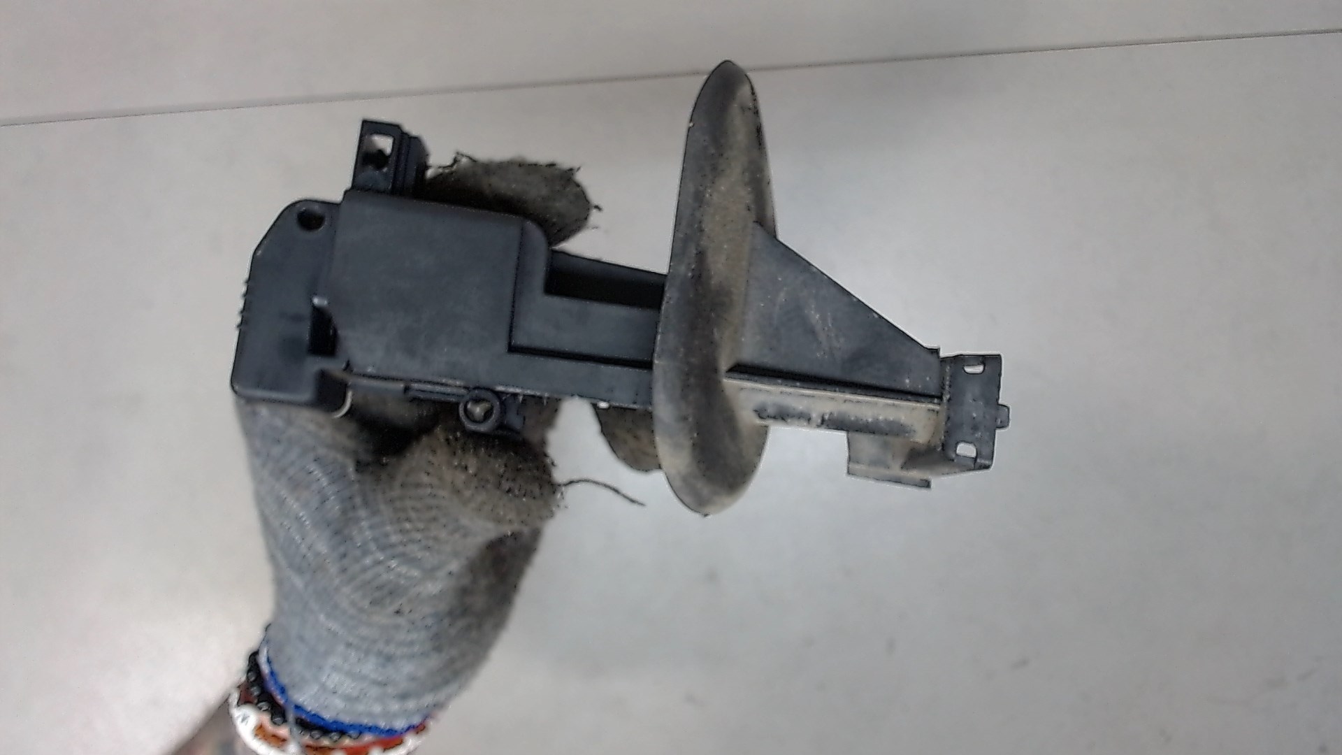 Активатор замка крышки бензобака