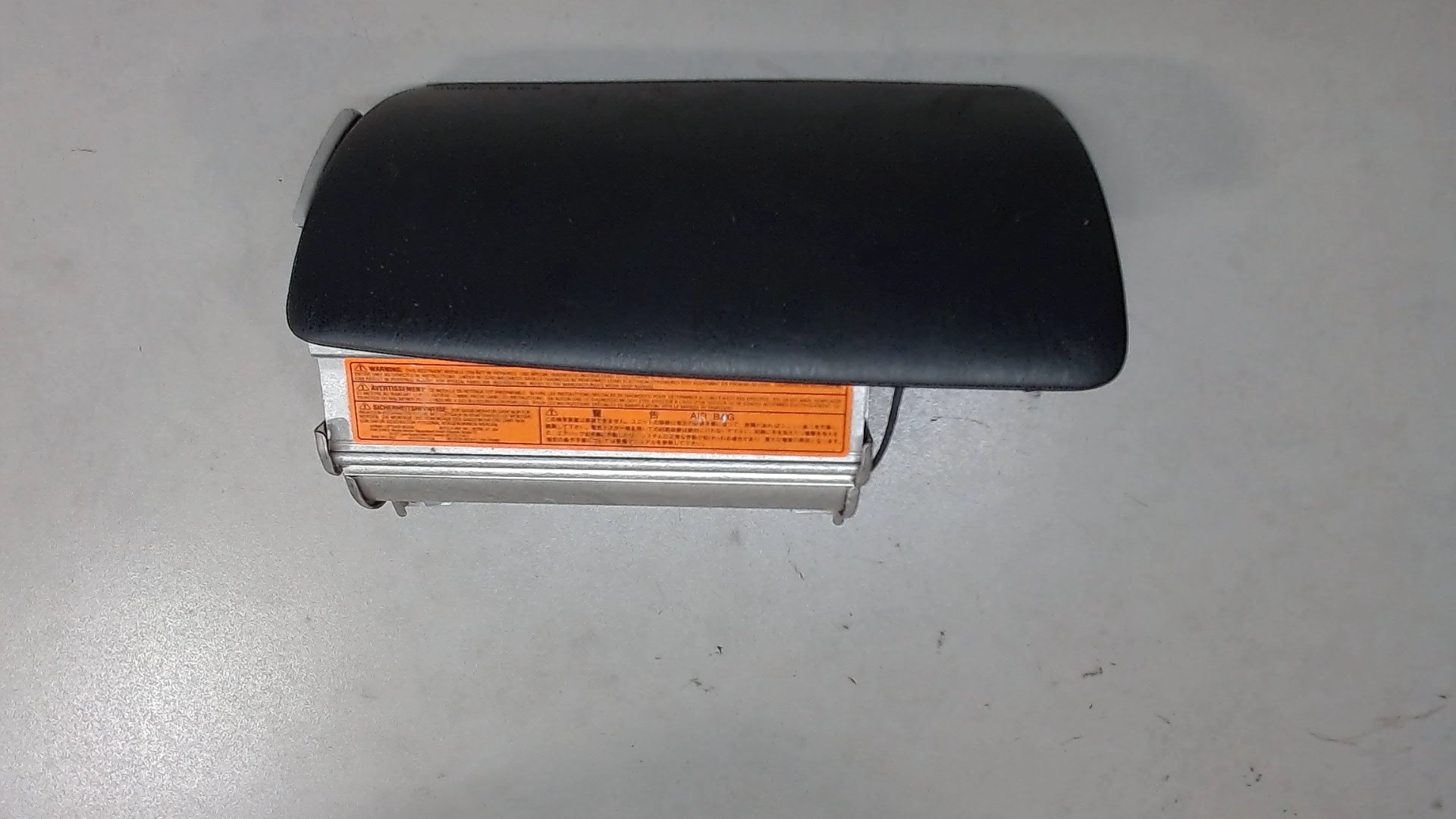 Подушка безопасности пассажирская (в торпедо)