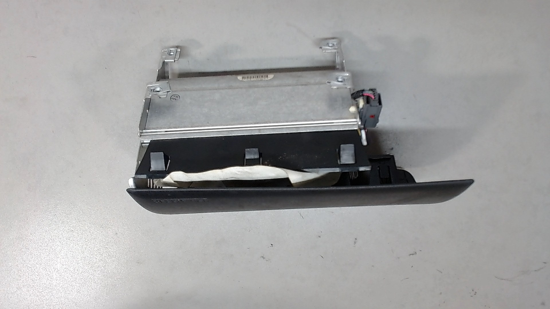 Подушка безопасности пассажирская (в торпедо)