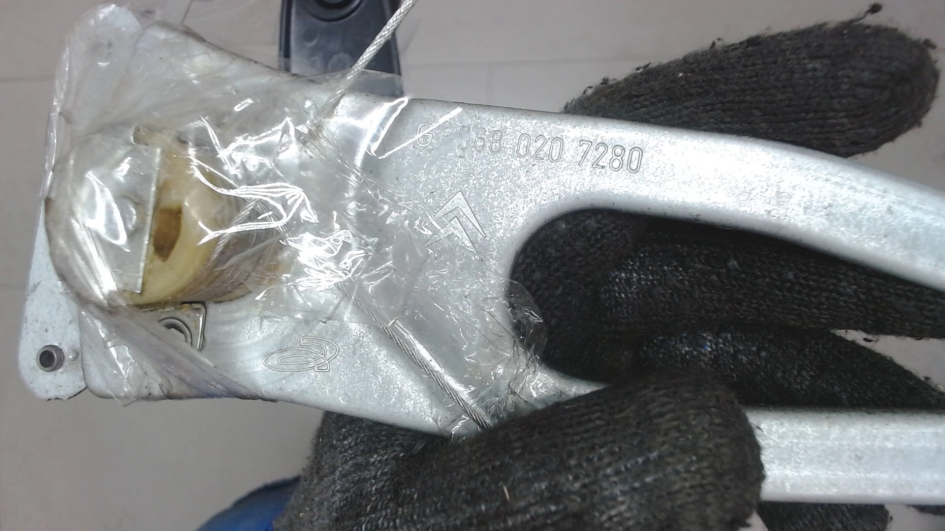 Стеклоподъемник механ. задний левый