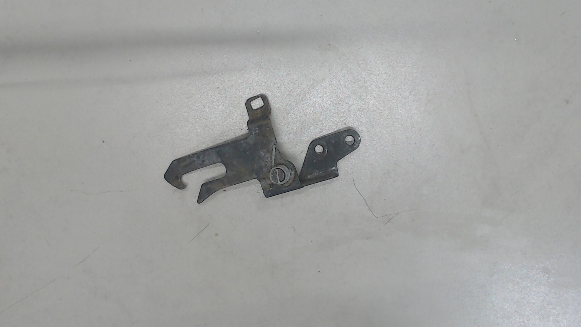 Замок капота