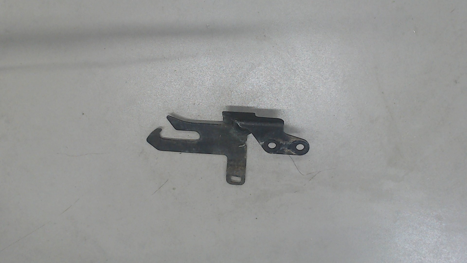 Замок капота