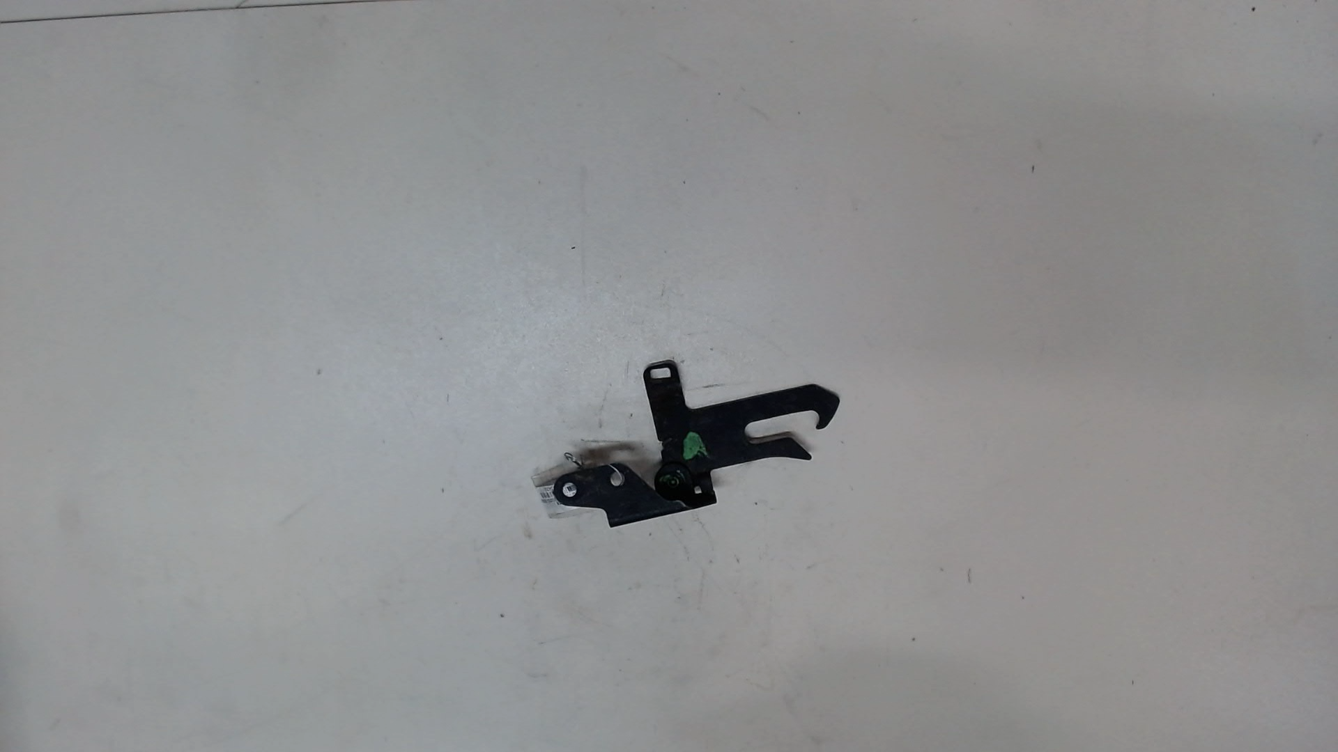 Замок капота