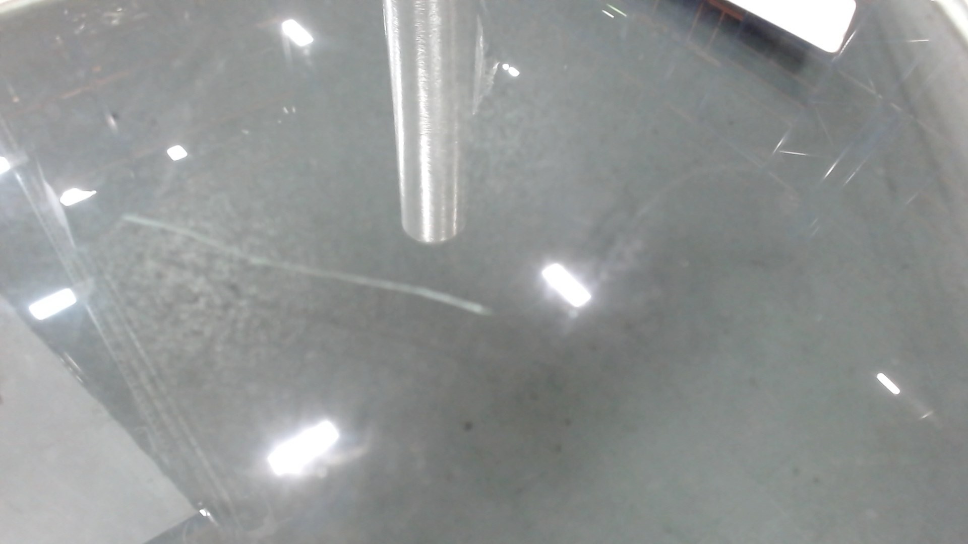 Стекло двери передней левой