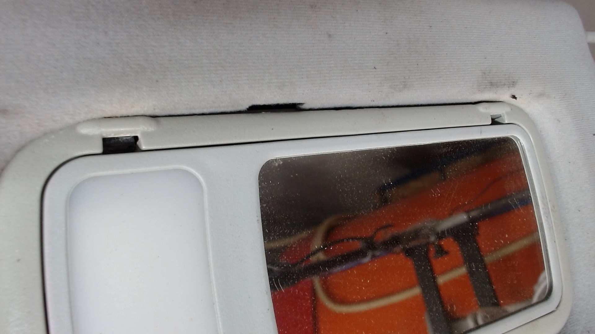 Козырек солнцезащитный