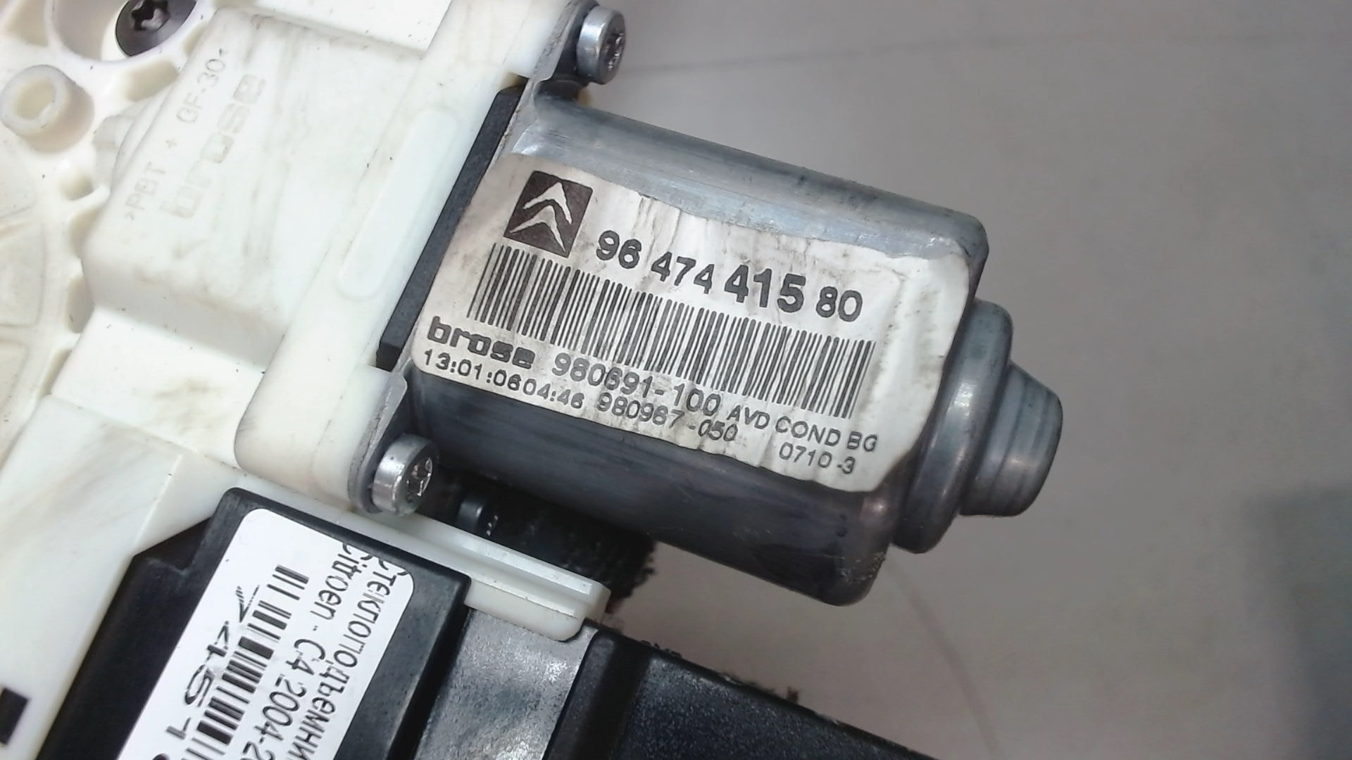 Стеклоподъемник электр. передний правый