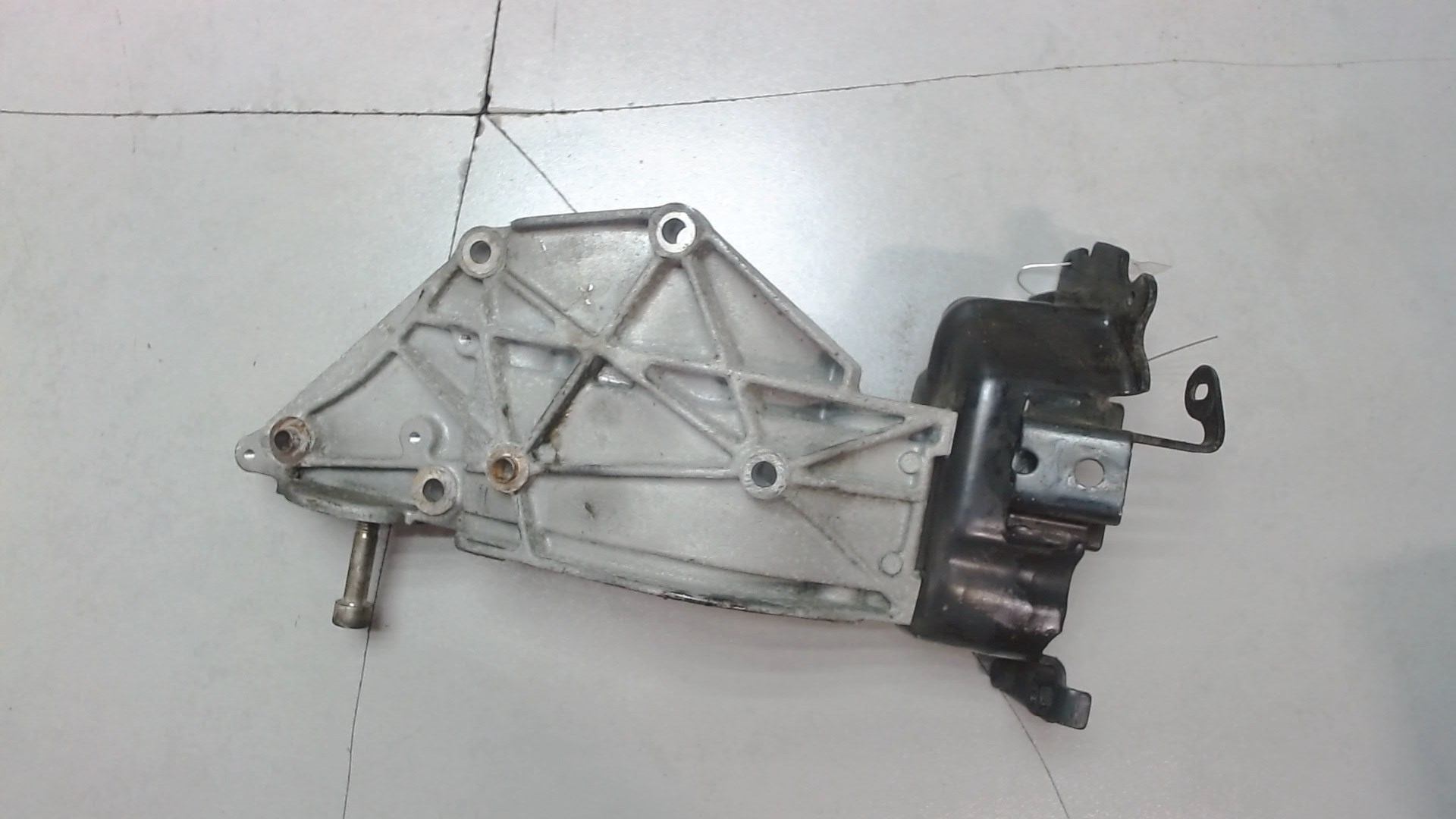 Кронштейн генератора