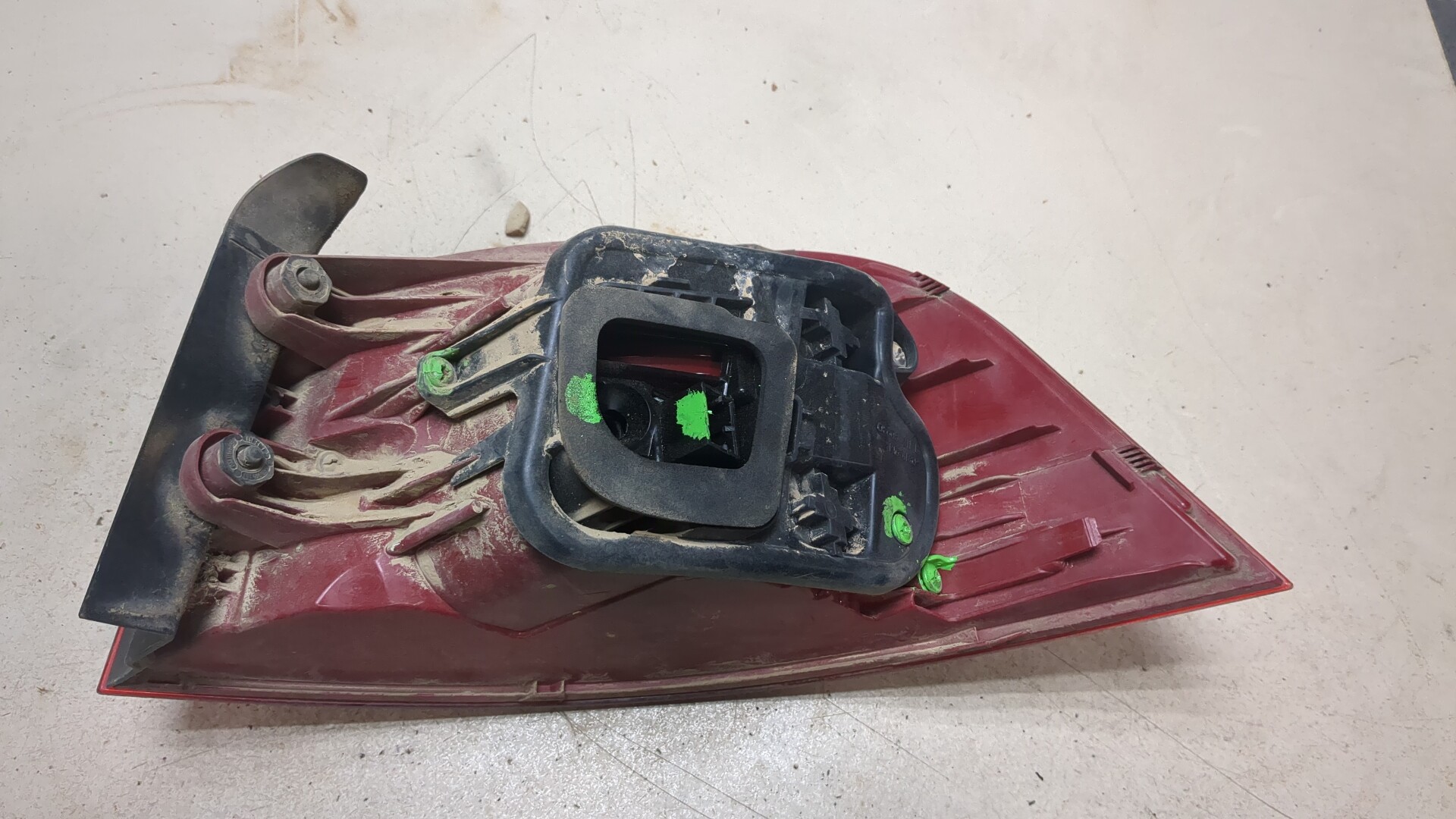 Фонарь задний левый