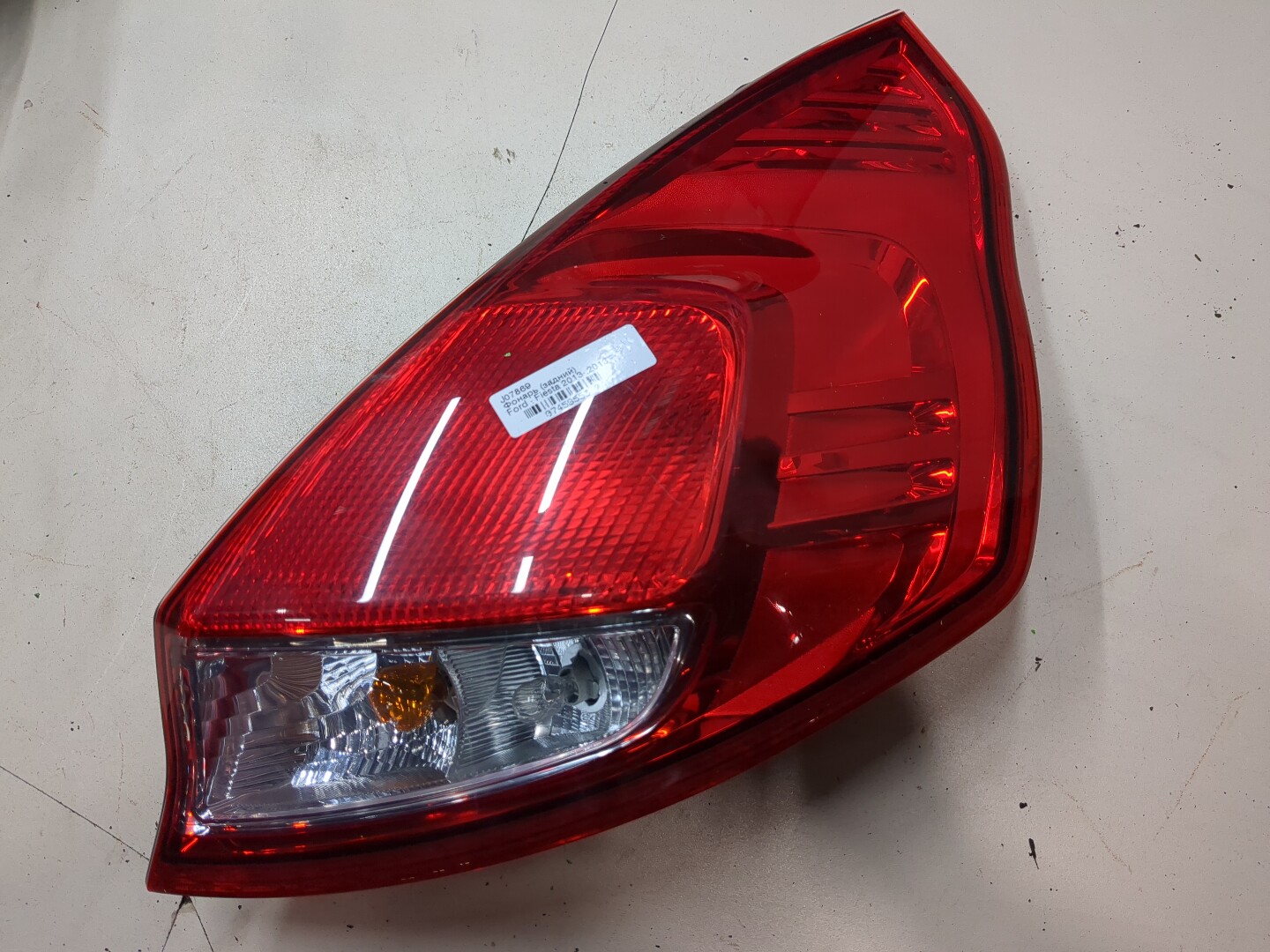 Фонарь задний правый