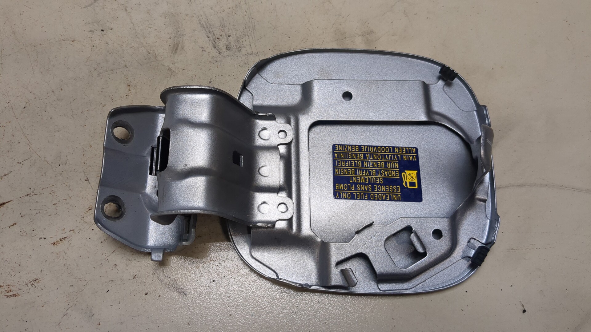 Лючок бензобака