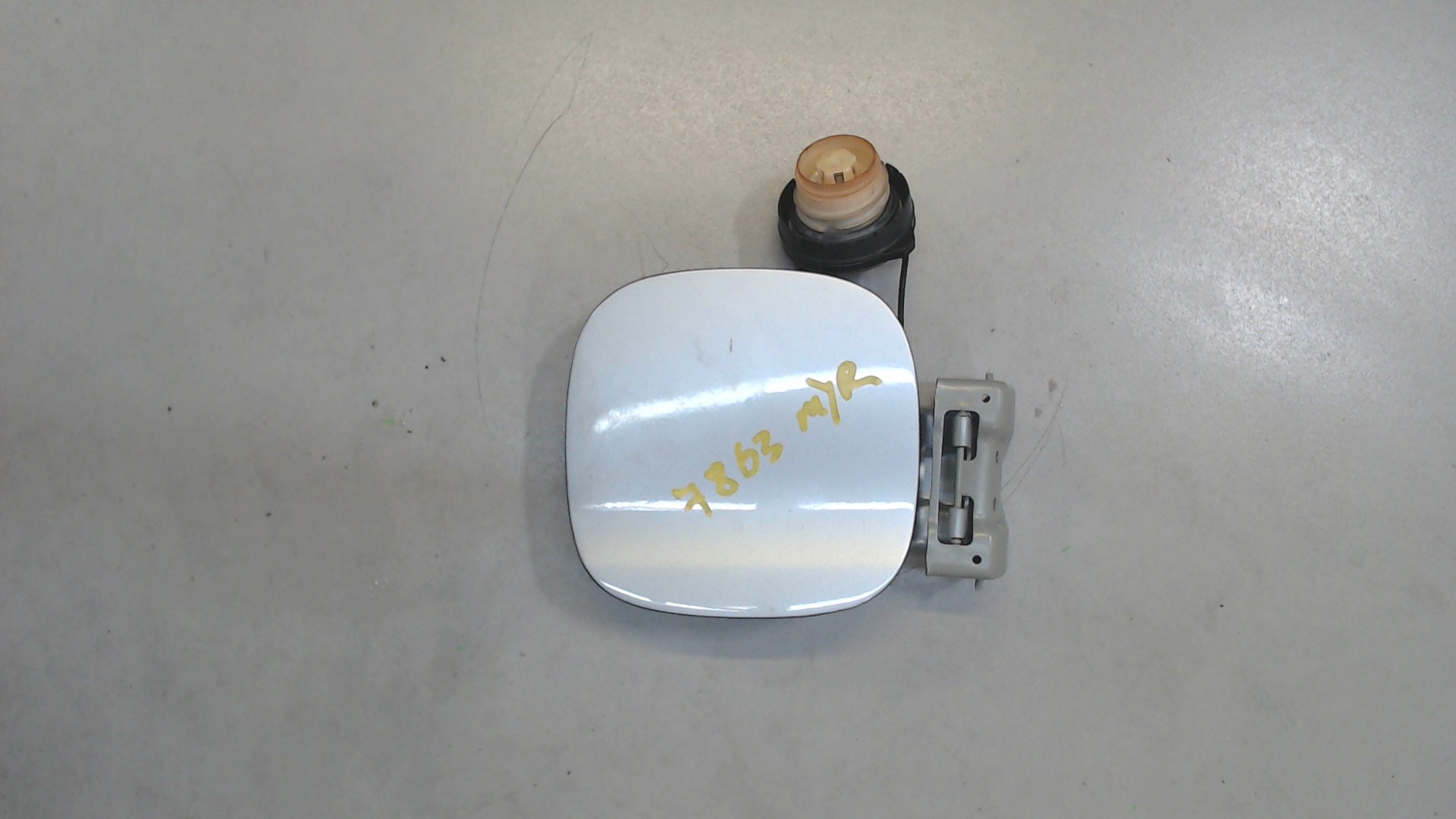 Лючок бензобака