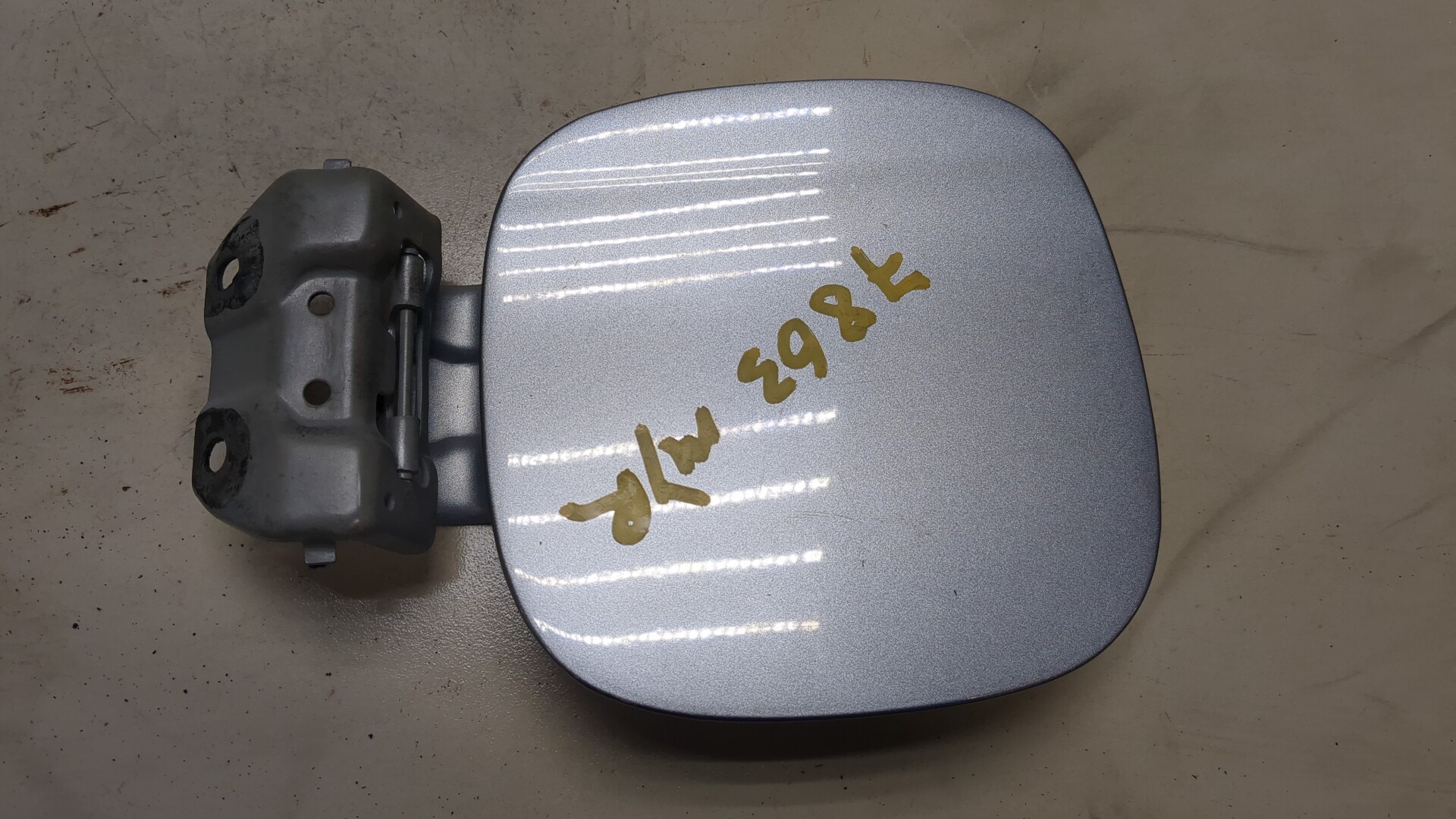 Лючок бензобака