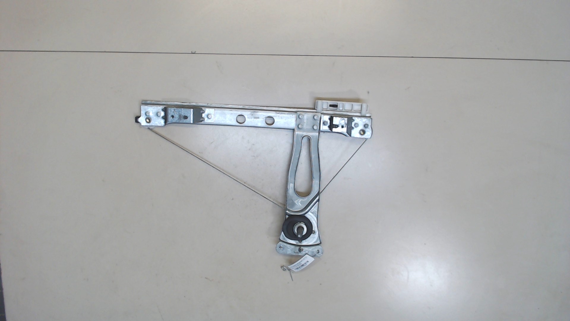 Стеклоподъемник электр. задний правый