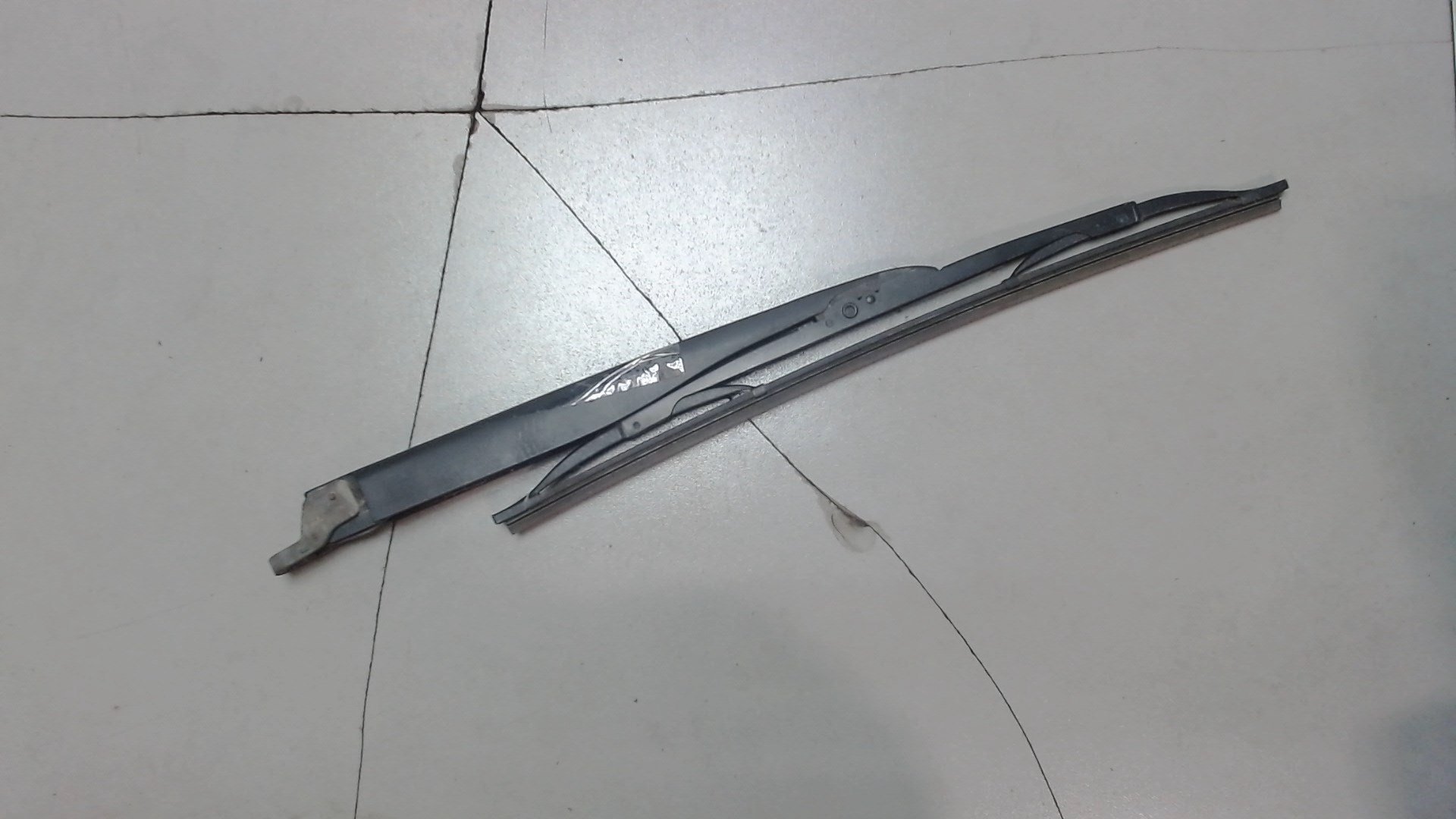 Поводок стеклоочистителя заднего